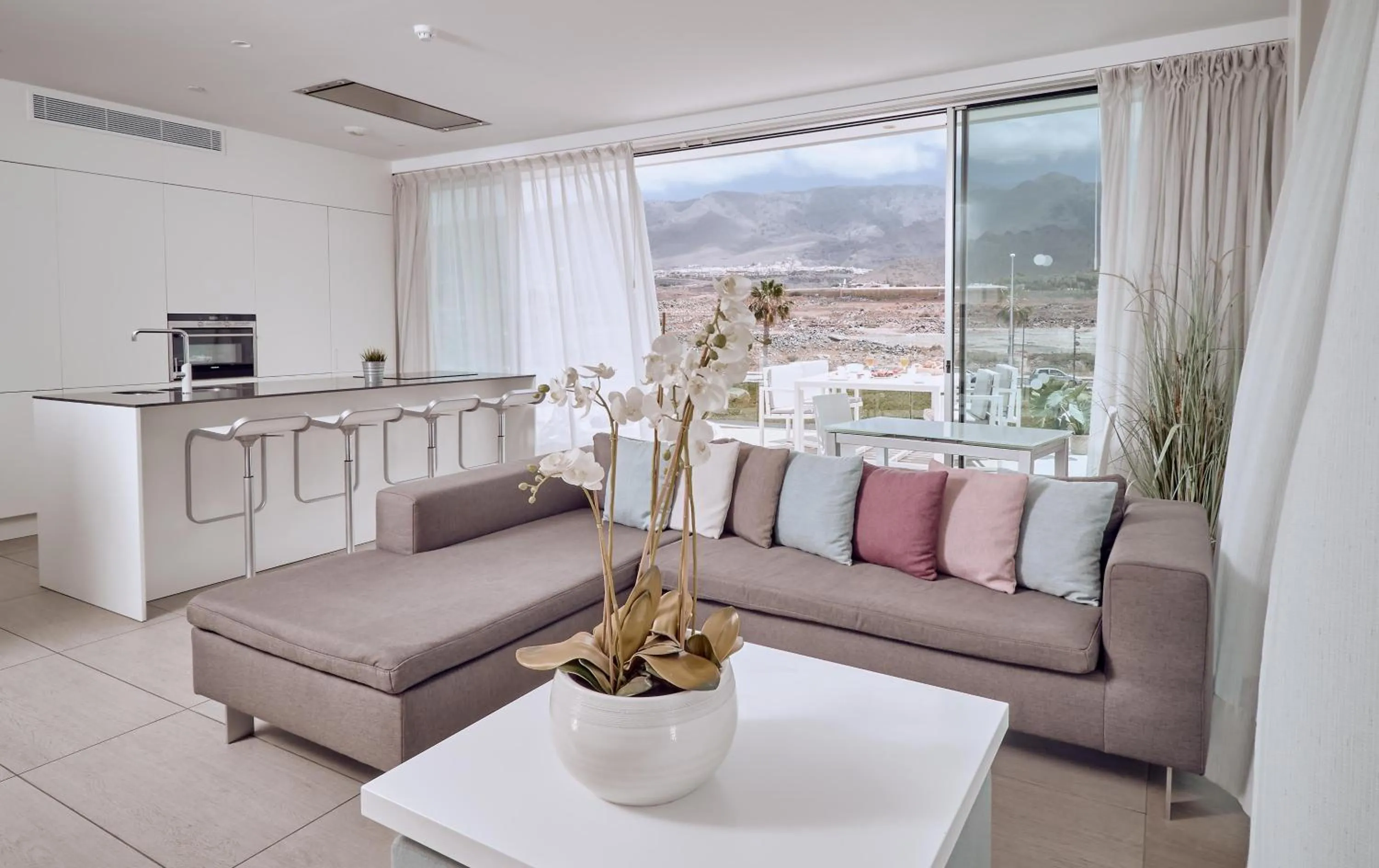 Photo of the whole room in Hotel Baobab Suites