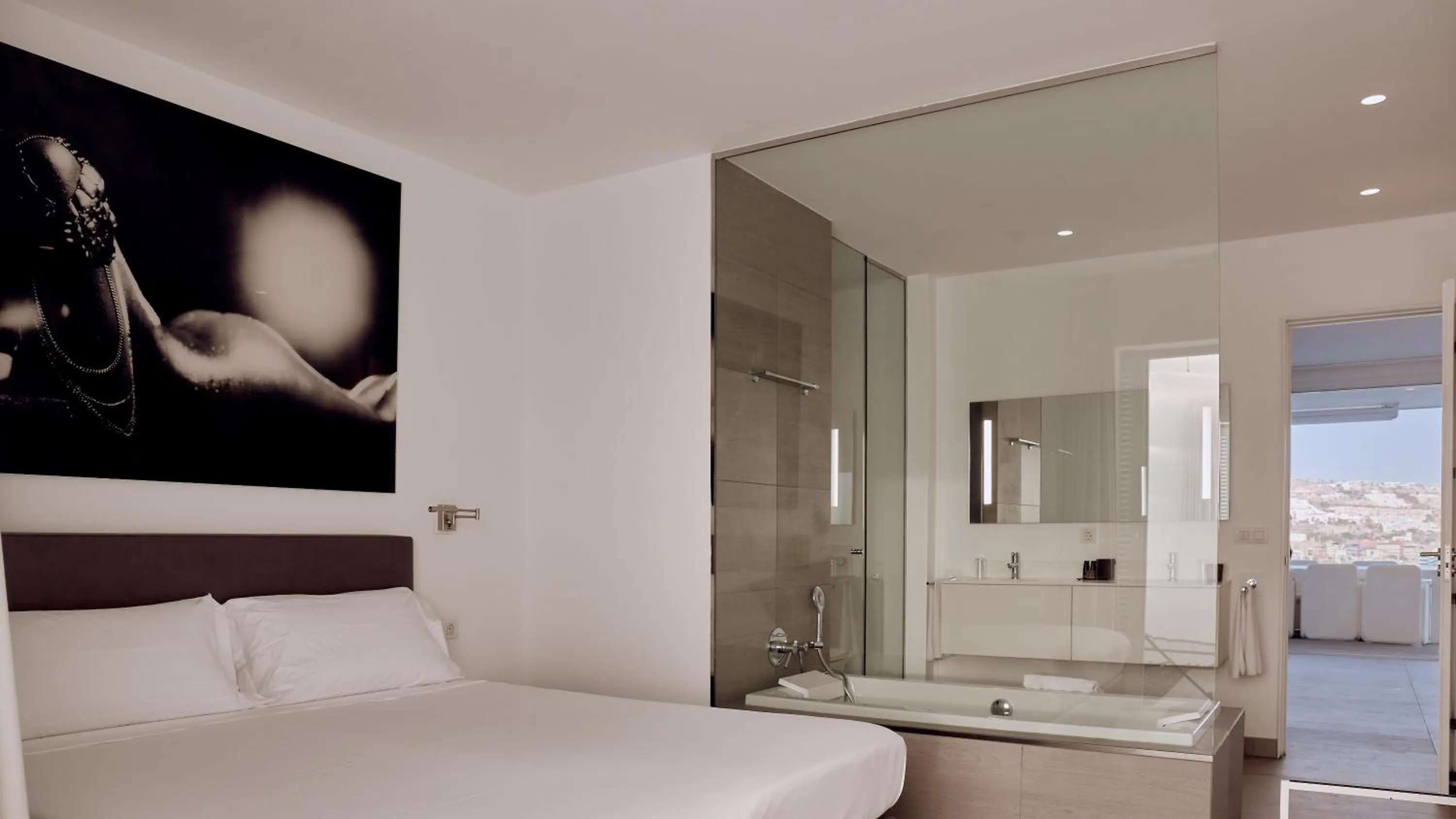 Photo of the whole room in Hotel Baobab Suites