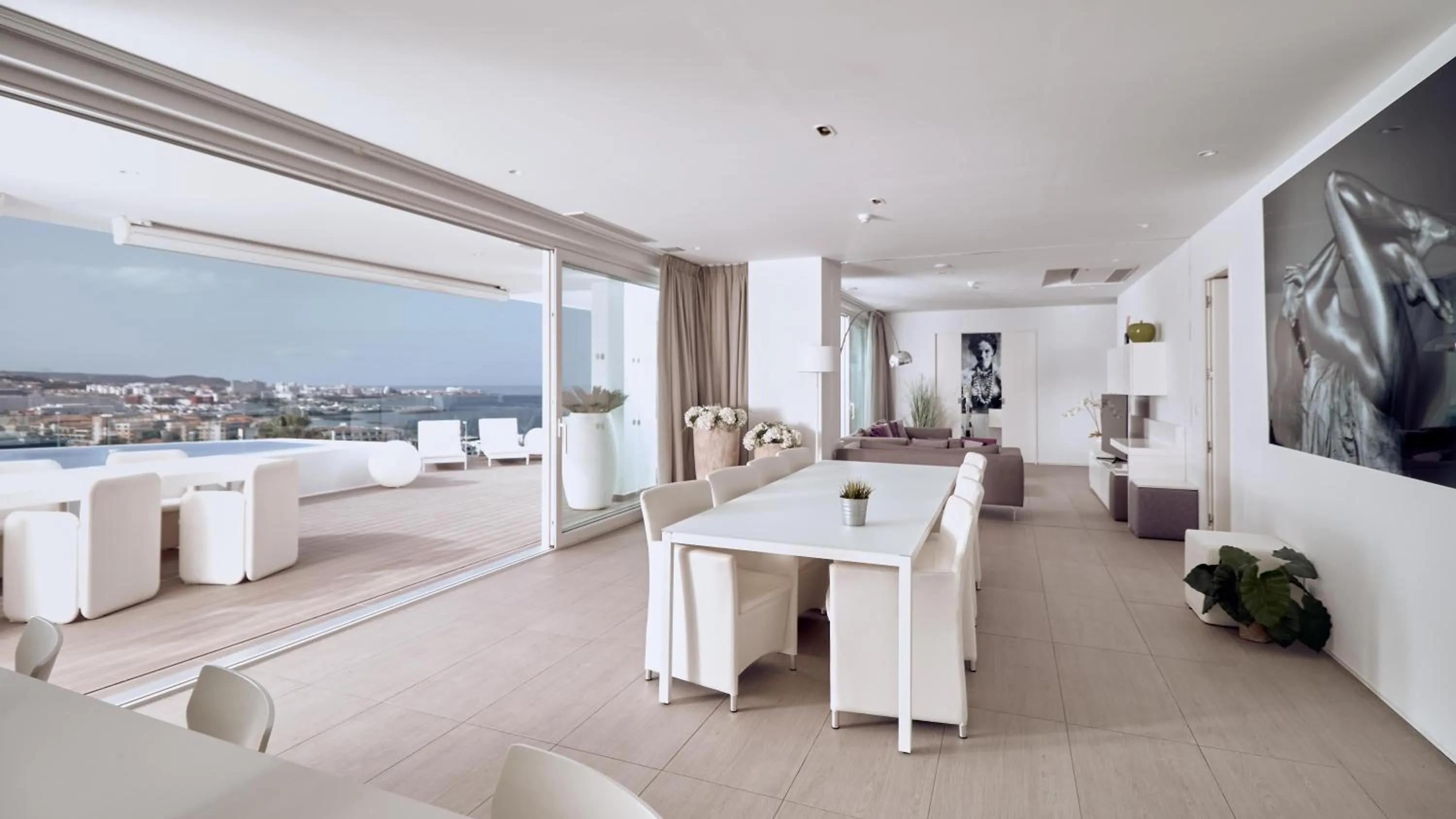 Photo of the whole room in Hotel Baobab Suites