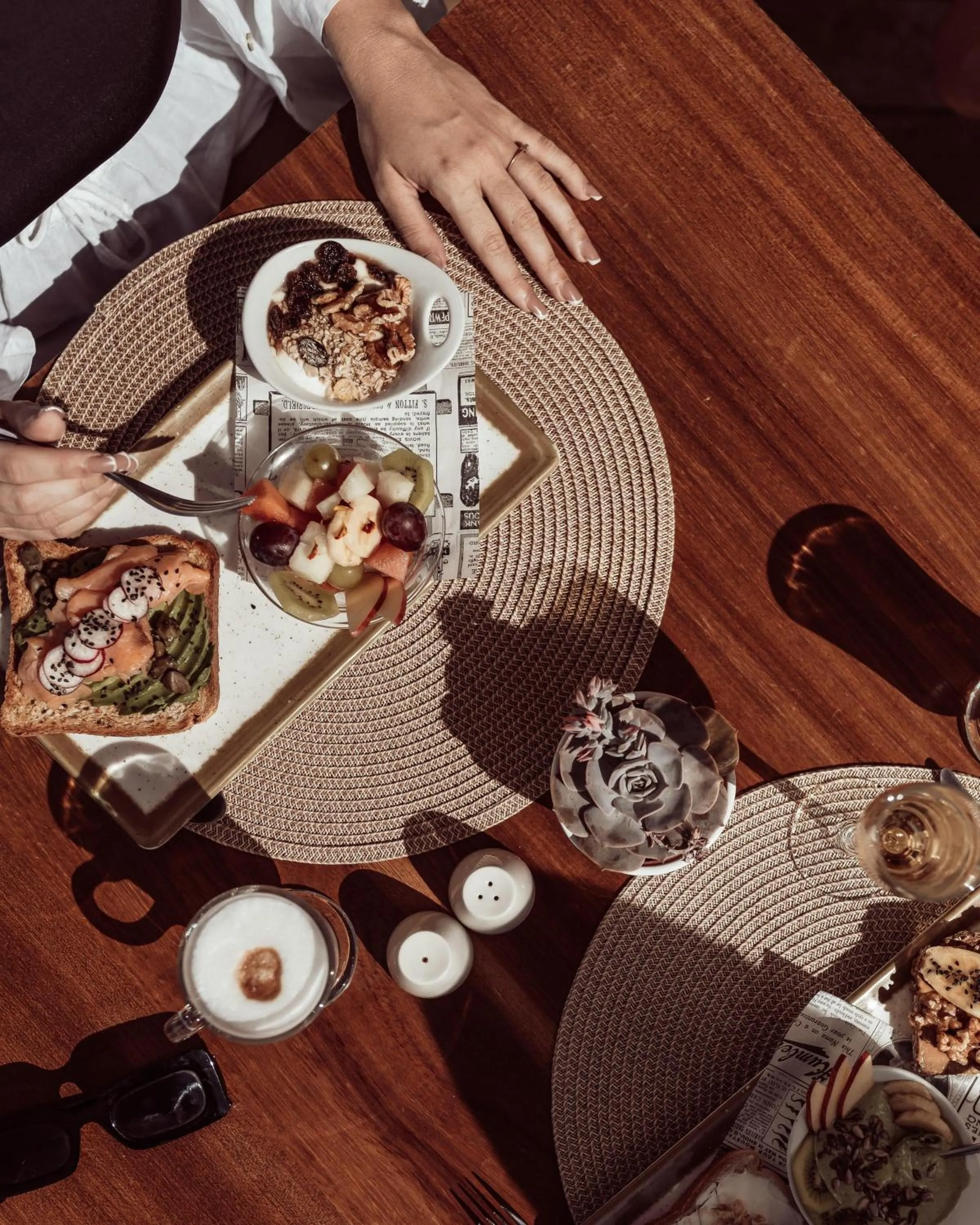 Restaurant/places to eat in Hotel Baobab Suites