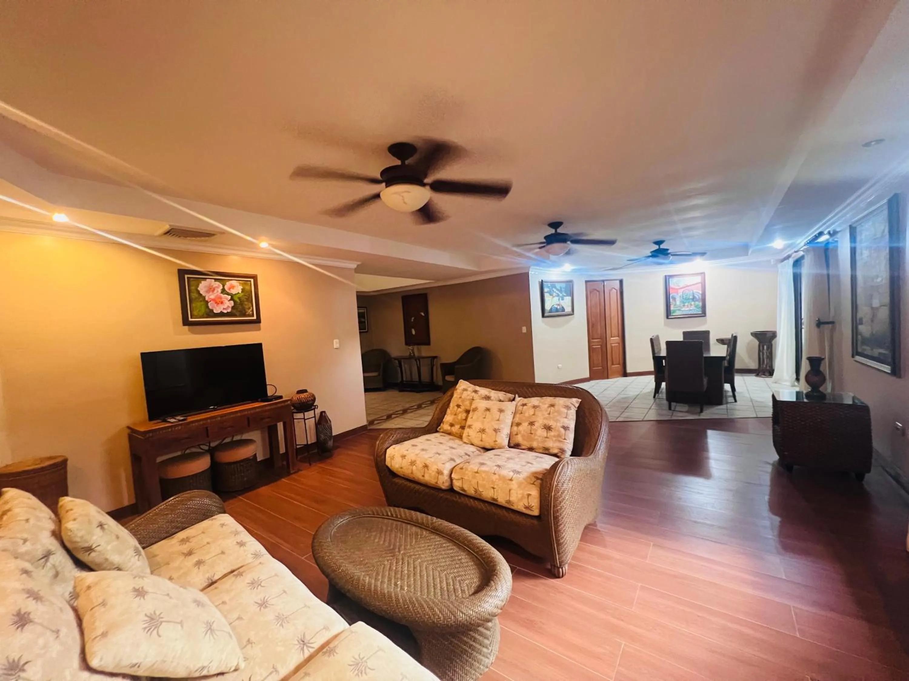 Communal lounge/ TV room in Casas del Toro Playa Flamingo