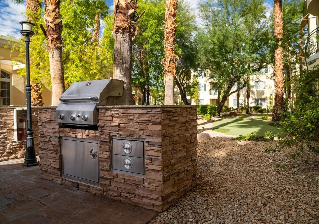 BBQ facilities in Club de Soleil All-Suite Resort