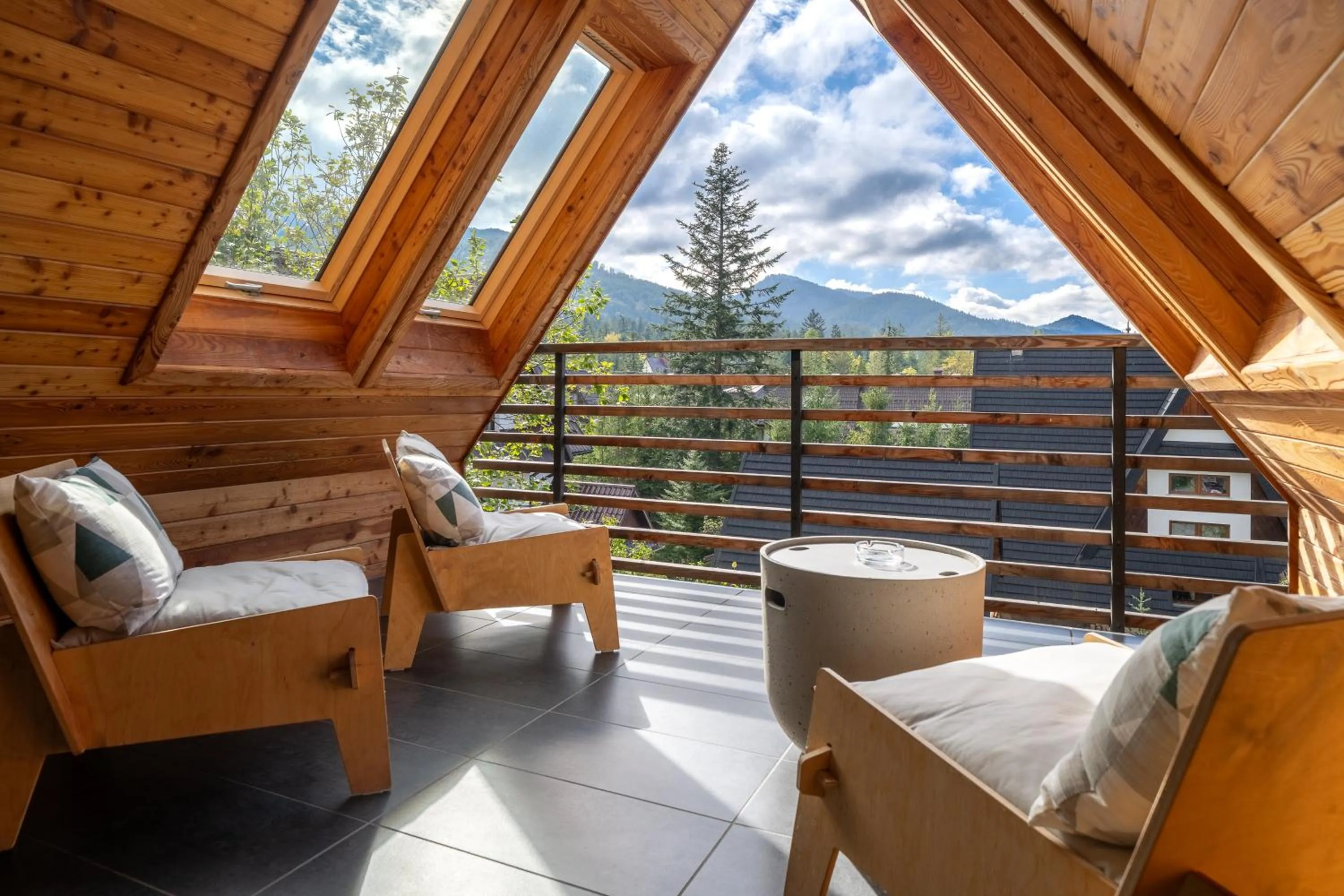 Balcony/Terrace in Green Deer Premium