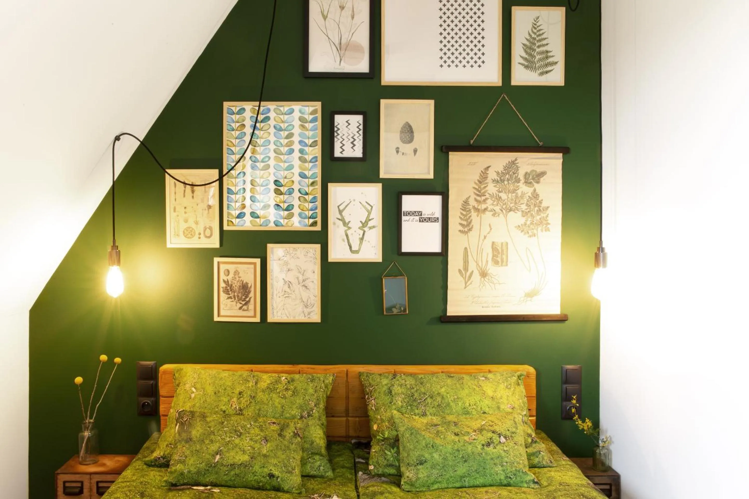 Bed in Green Deer Premium