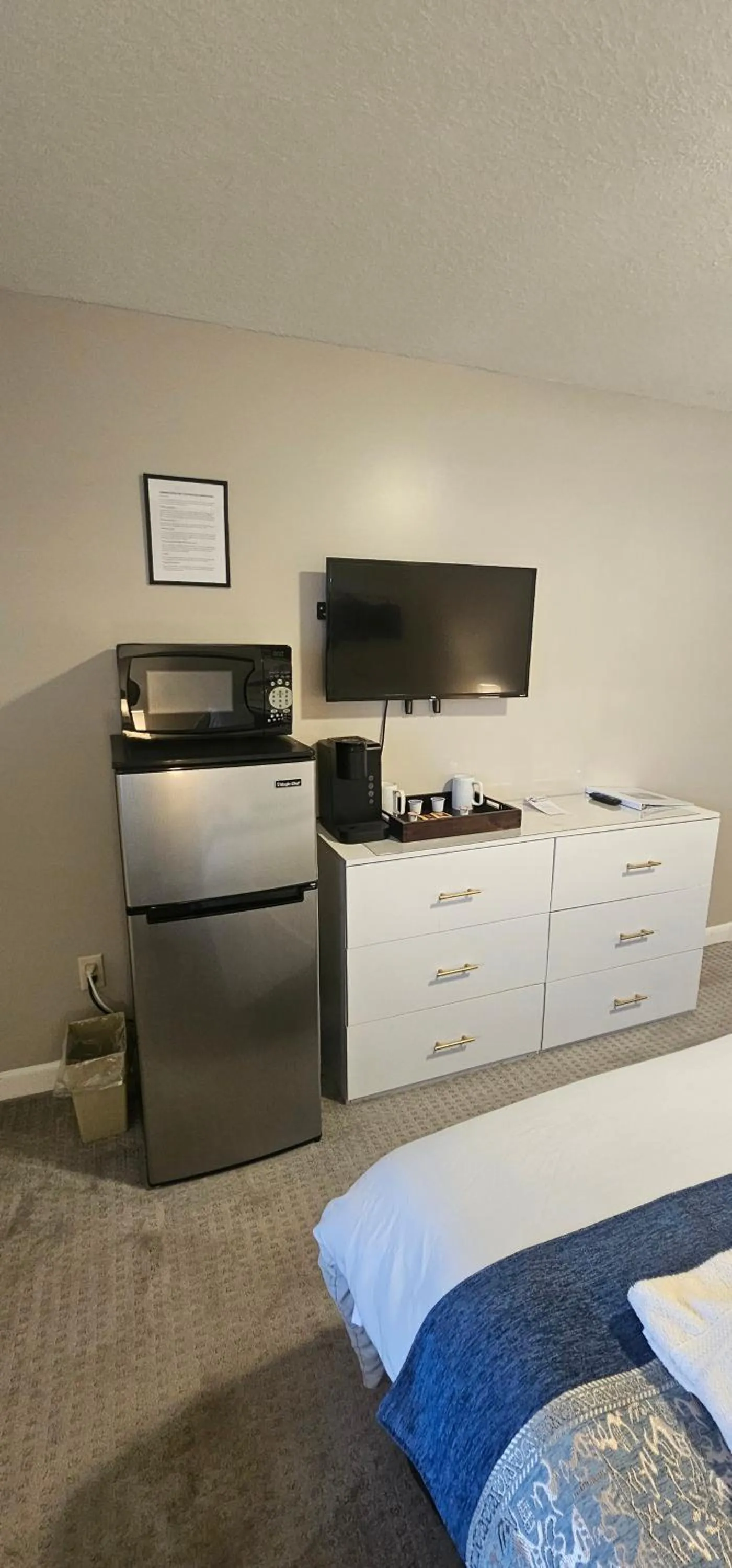 TV and multimedia, Bed in Lake Shore Farm Inn