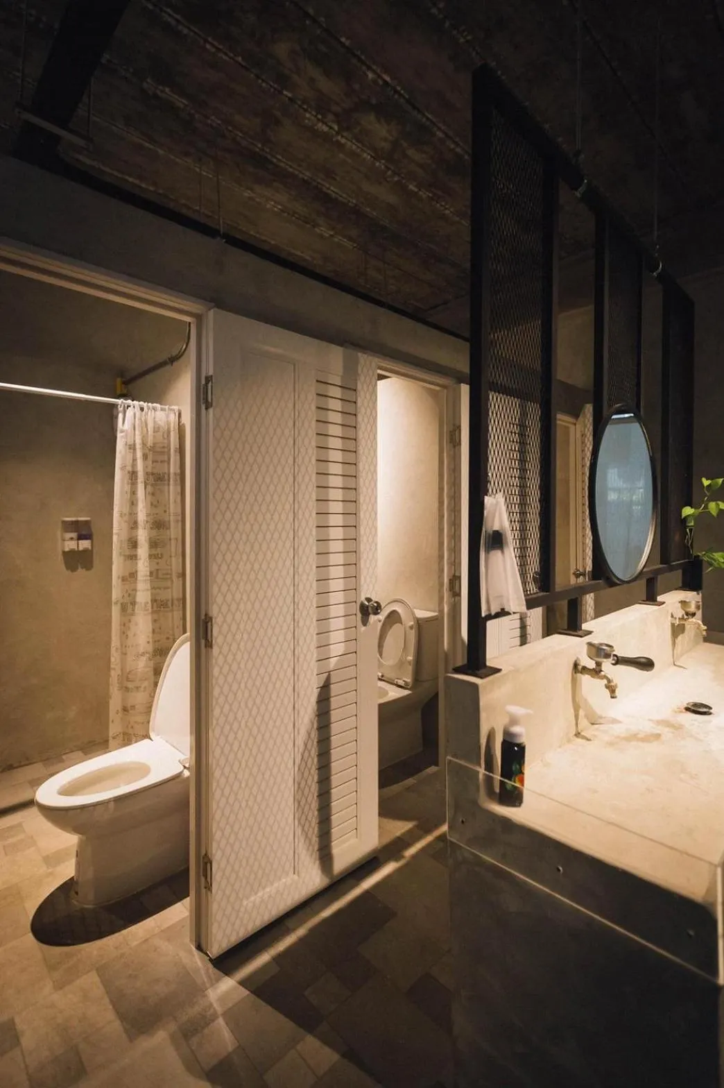 Shower, Bed in Niece Hostel Phuket - Bangtao Beach