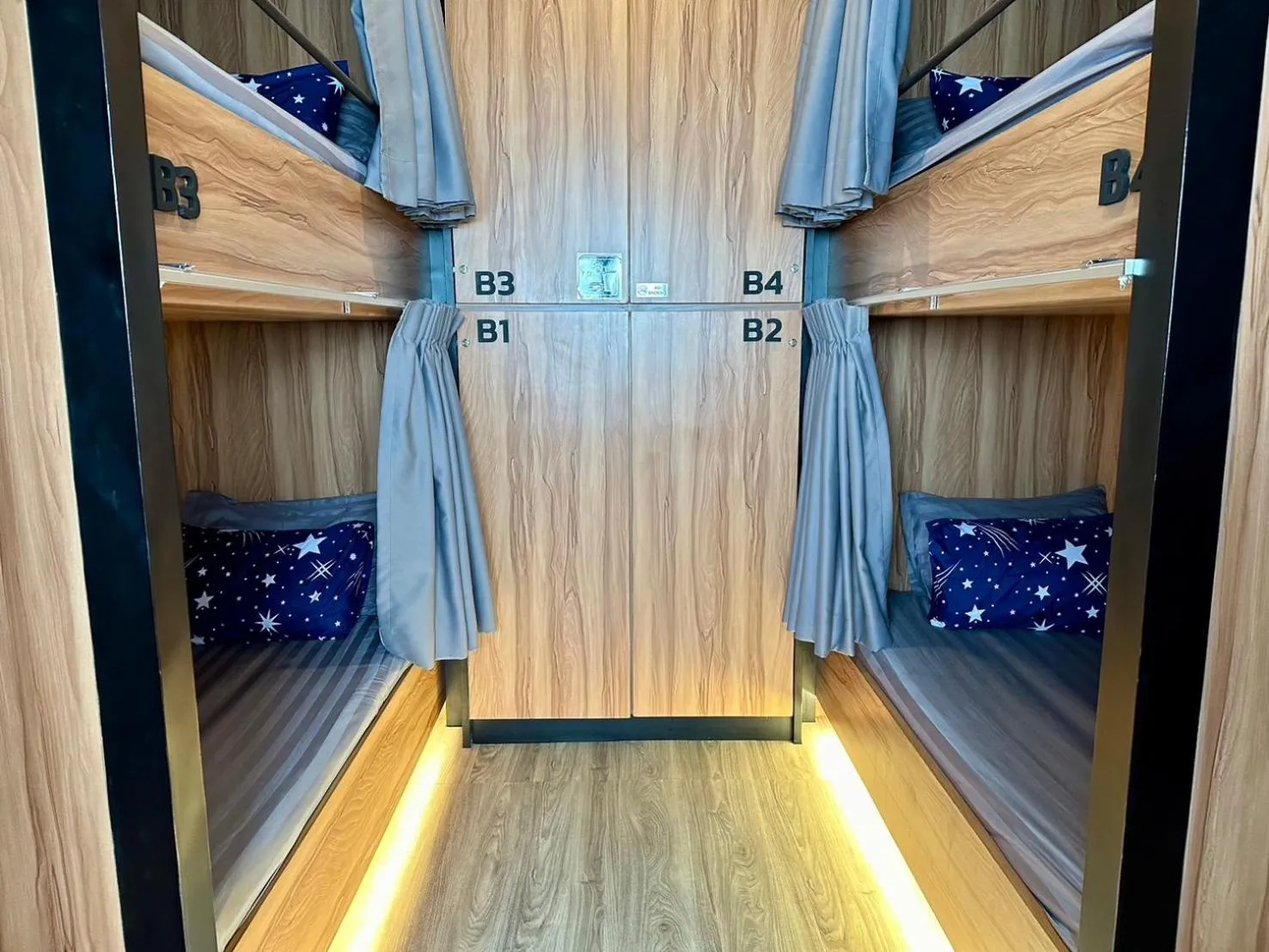 bunk bed in Niece Hostel Phuket - Bangtao Beach