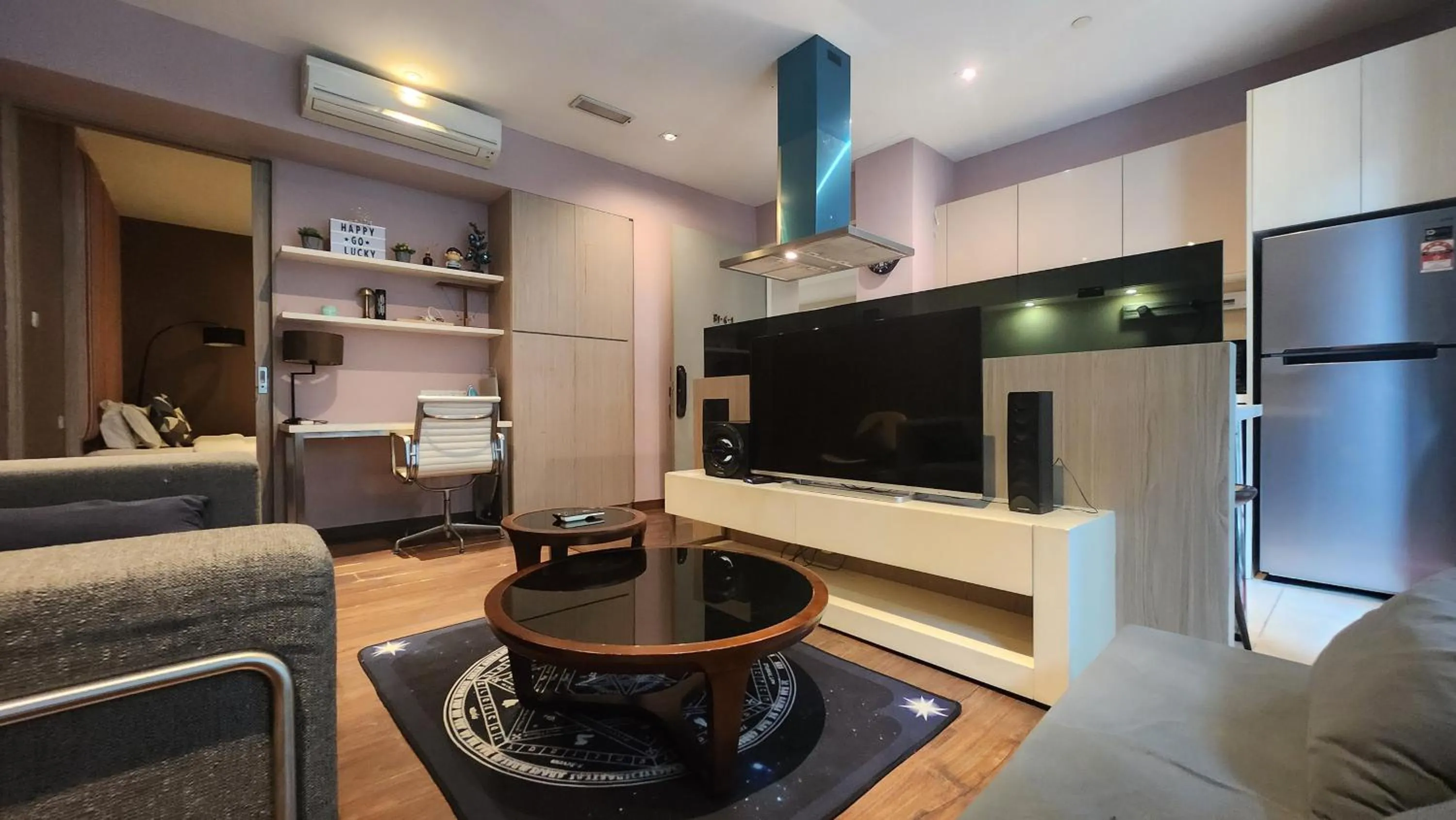 Communal lounge/ TV room in My Misto Homestay, Riverson Soho