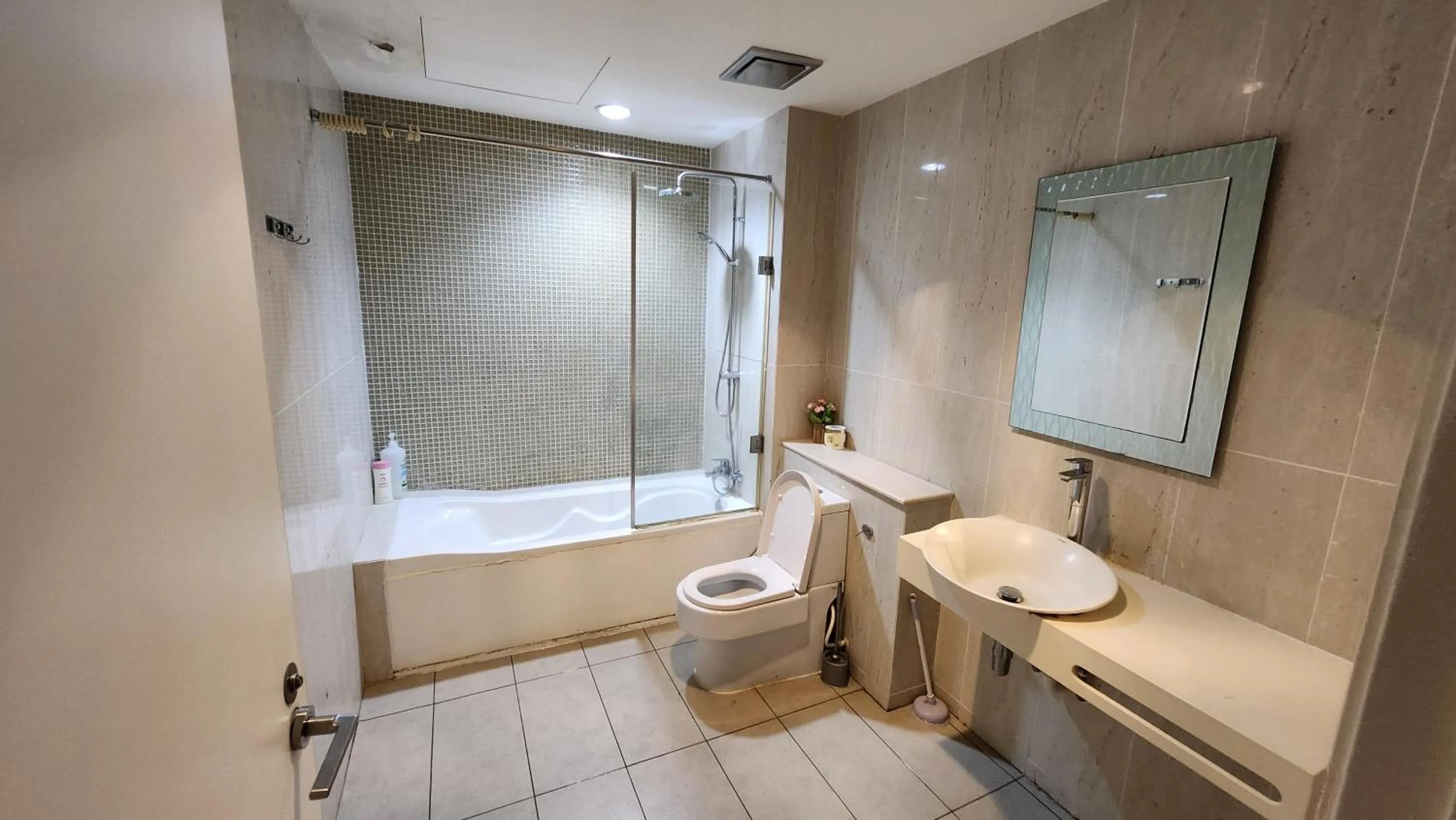 Shower in My Misto Homestay, Riverson Soho