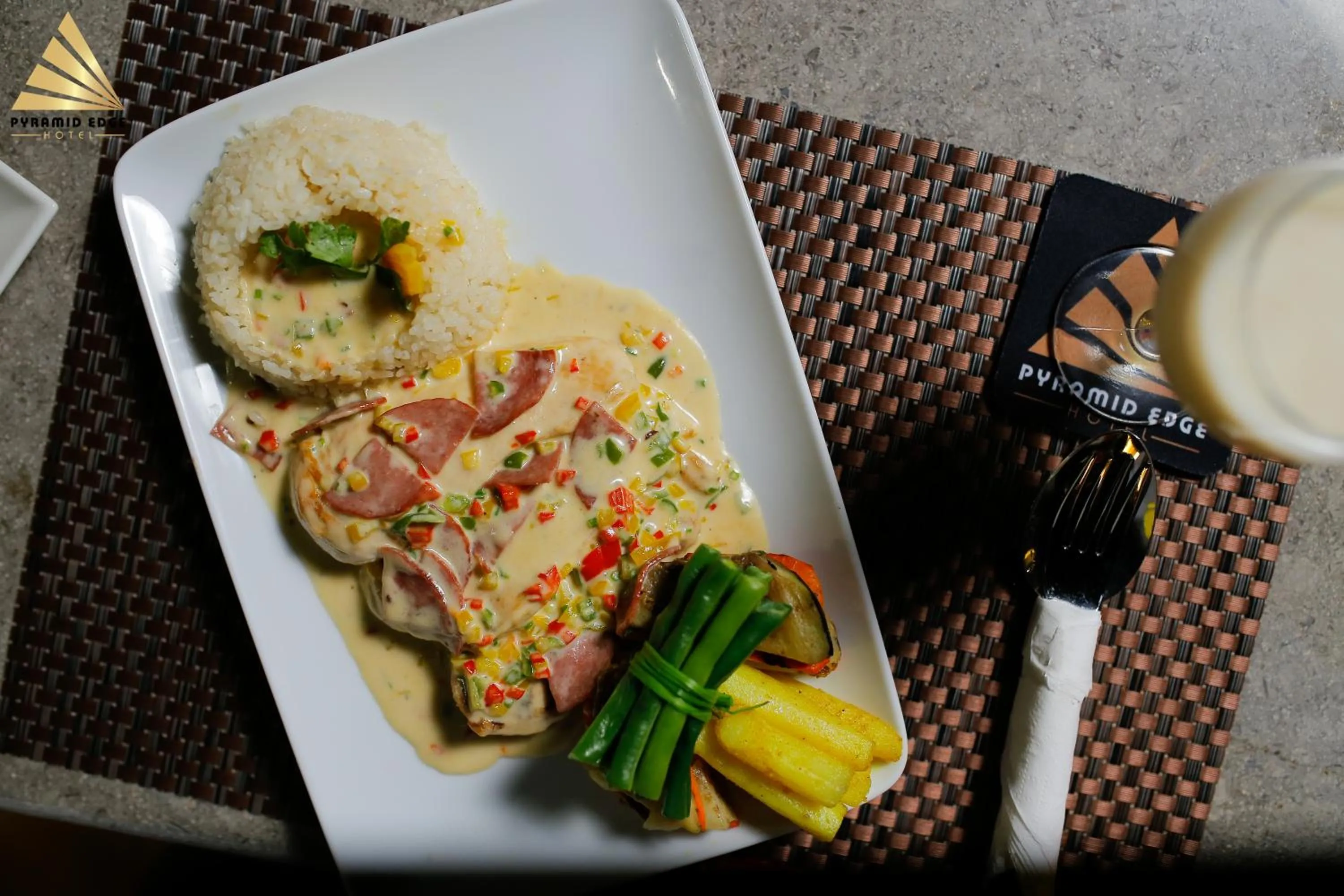 Restaurant/places to eat in Pyramid Edge Hotel & Exclusive Pyramids View Rooftop