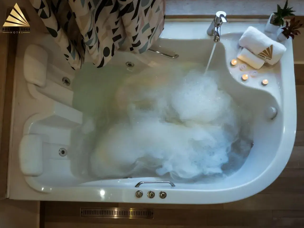 Bath in Pyramid Edge Hotel & Exclusive Pyramids View Rooftop Bath in Pyramid Edge Hotel & Exclusive Pyramids View Rooftop