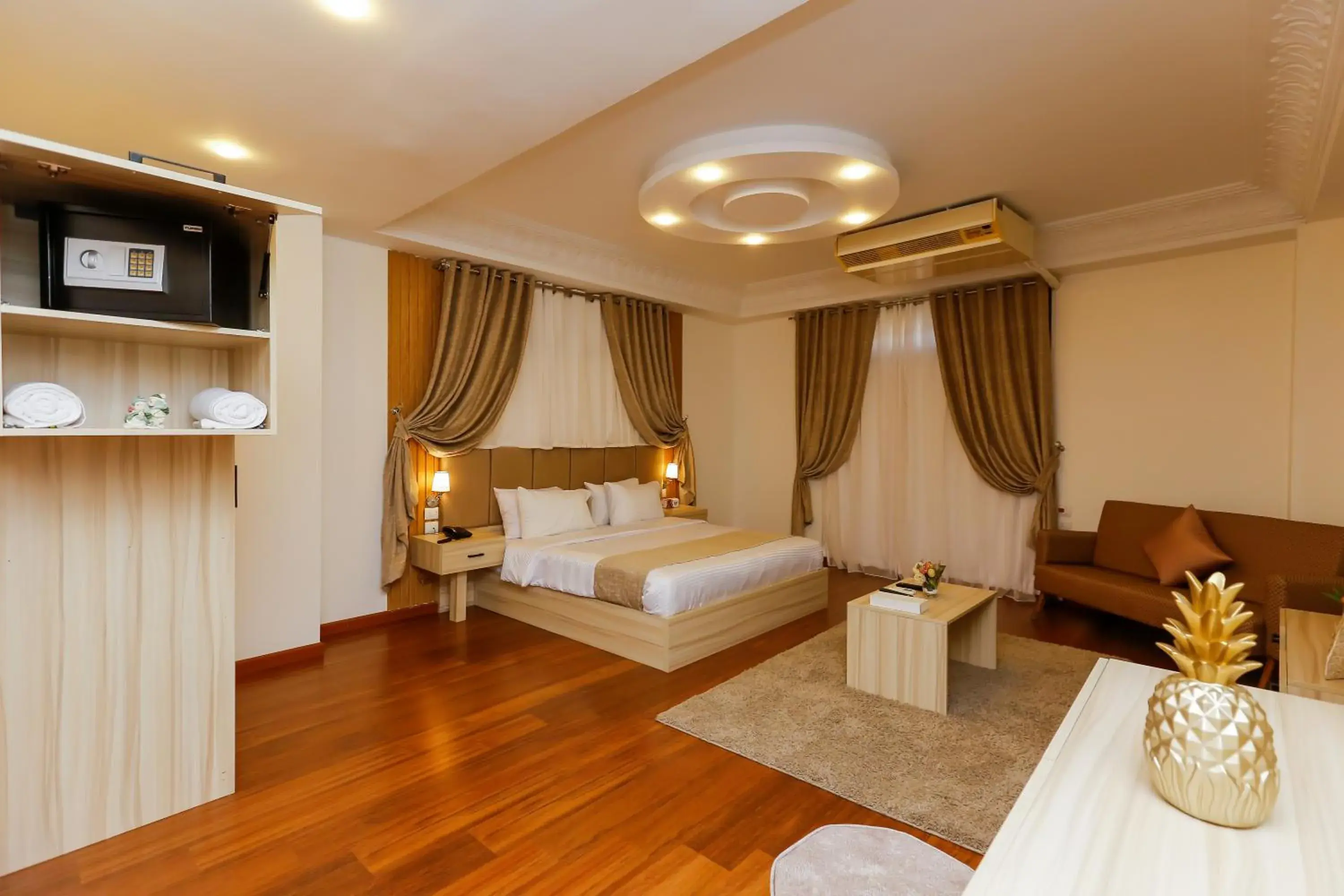 Bed in Pyramid Edge Hotel & Exclusive Pyramids View Rooftop Bed in Pyramid Edge Hotel & Exclusive Pyramids View Rooftop