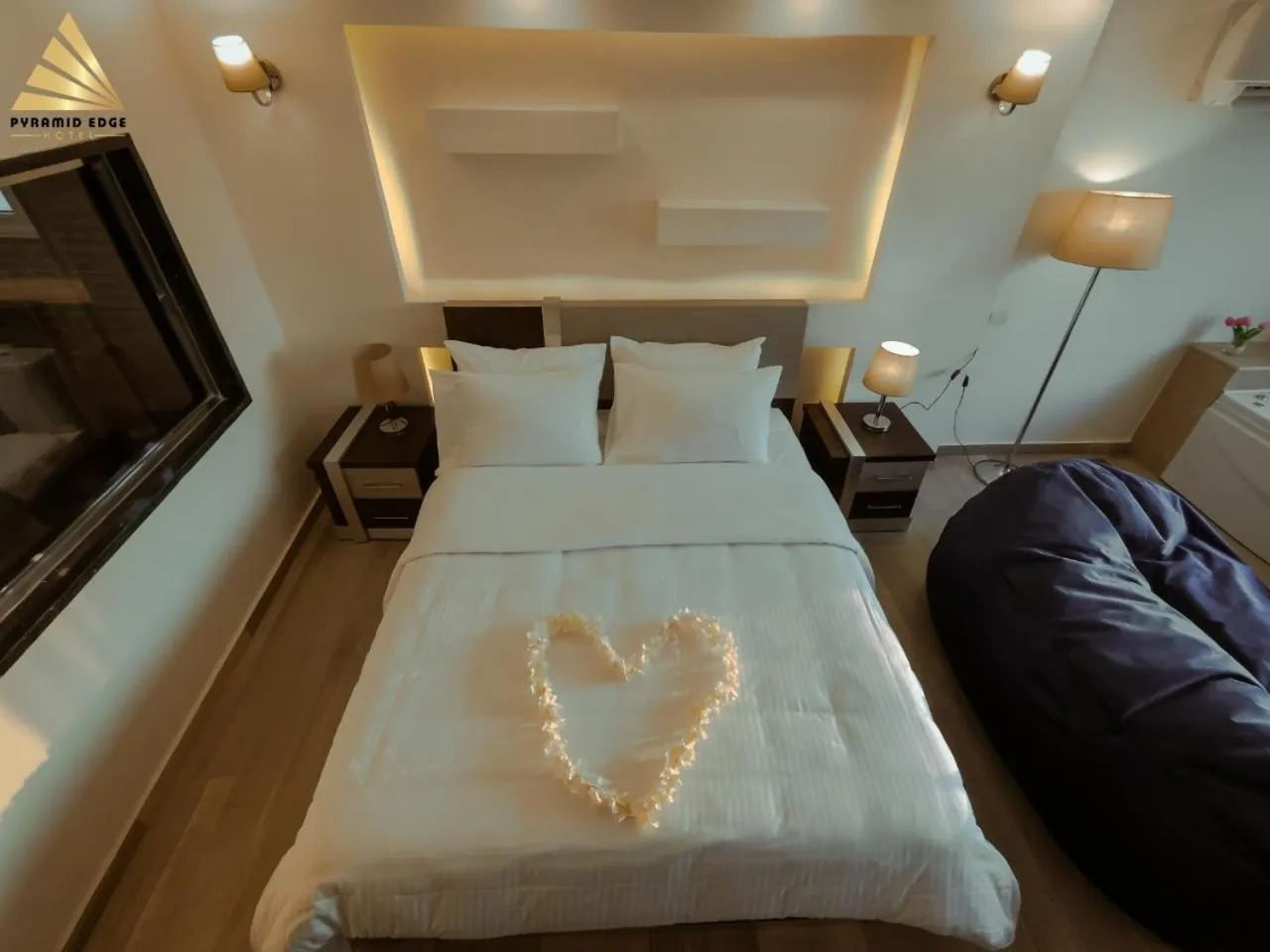 Bed in Pyramid Edge Hotel & Exclusive Pyramids View Rooftop