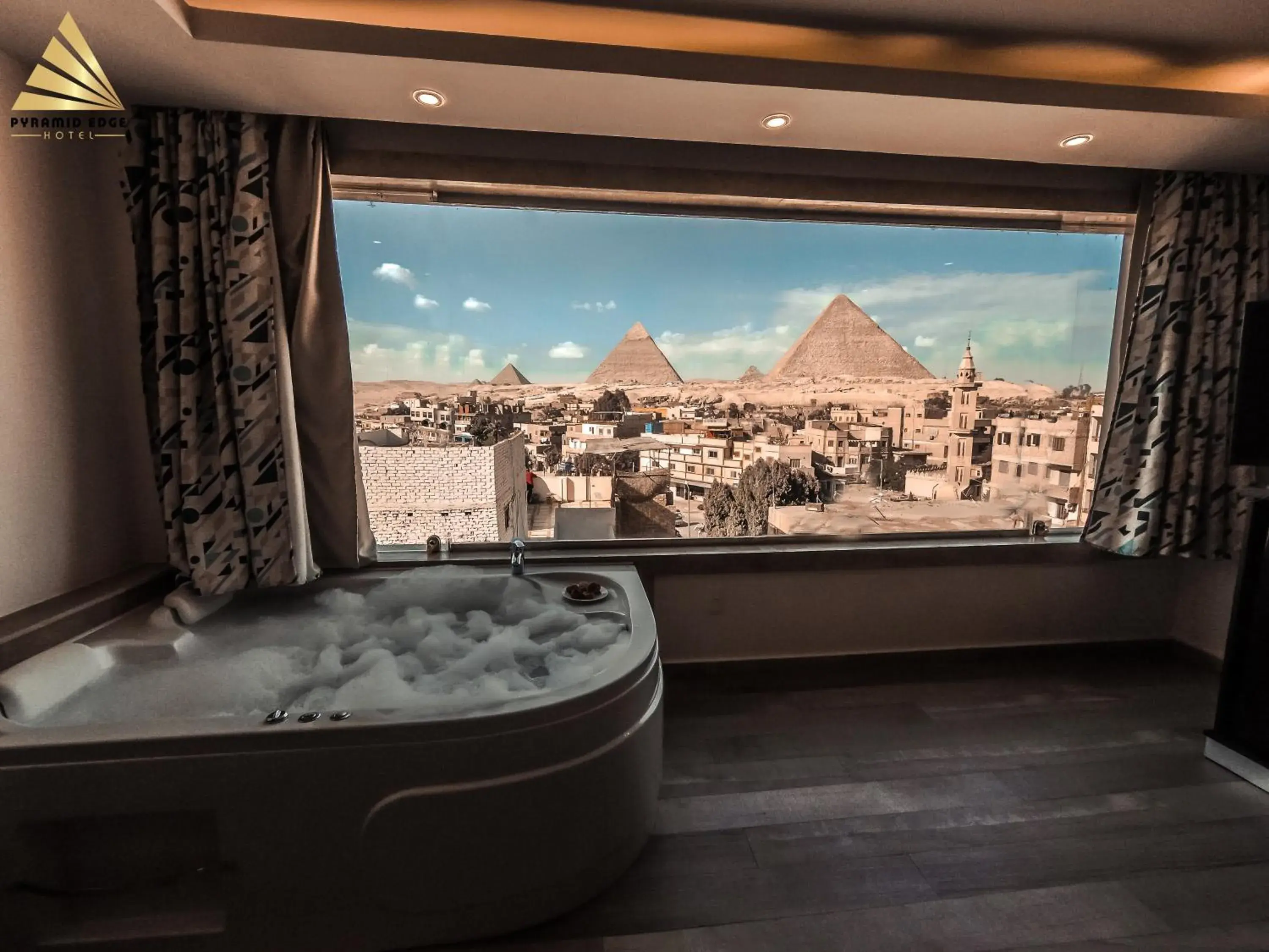 Hot Tub in Pyramid Edge Hotel & Exclusive Pyramids View Rooftop Hot Tub in Pyramid Edge Hotel & Exclusive Pyramids View Rooftop