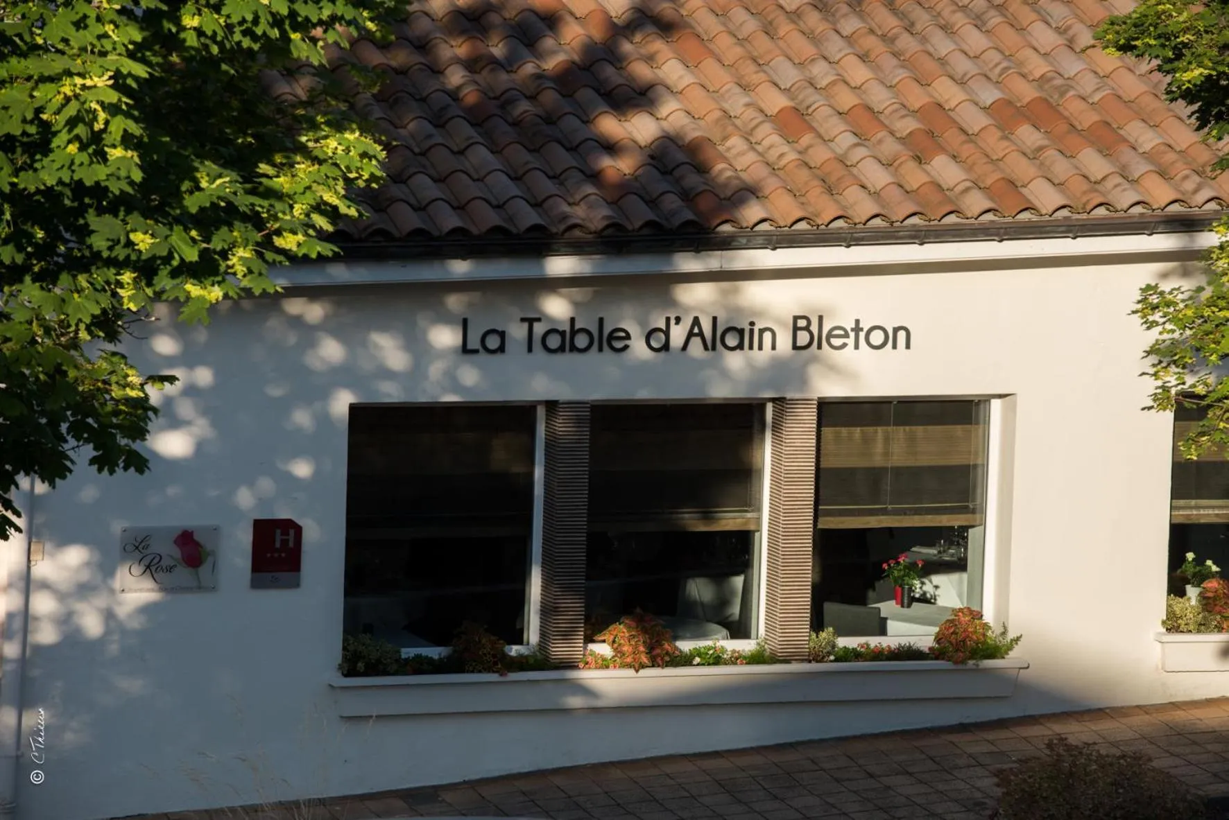 Restaurant/places to eat in La Rose