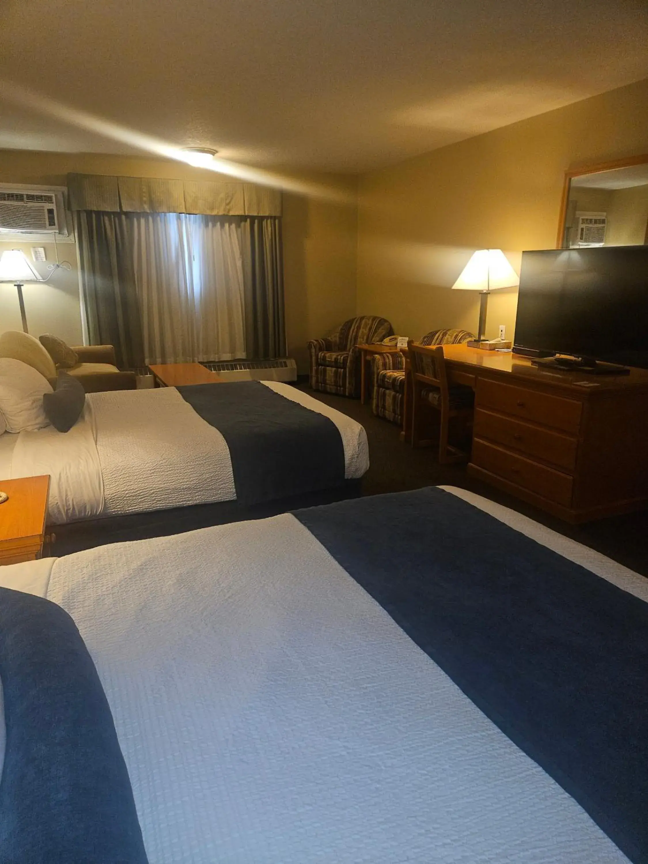 Bed in Travelodge by Wyndham Edson Bed in Travelodge by Wyndham Edson