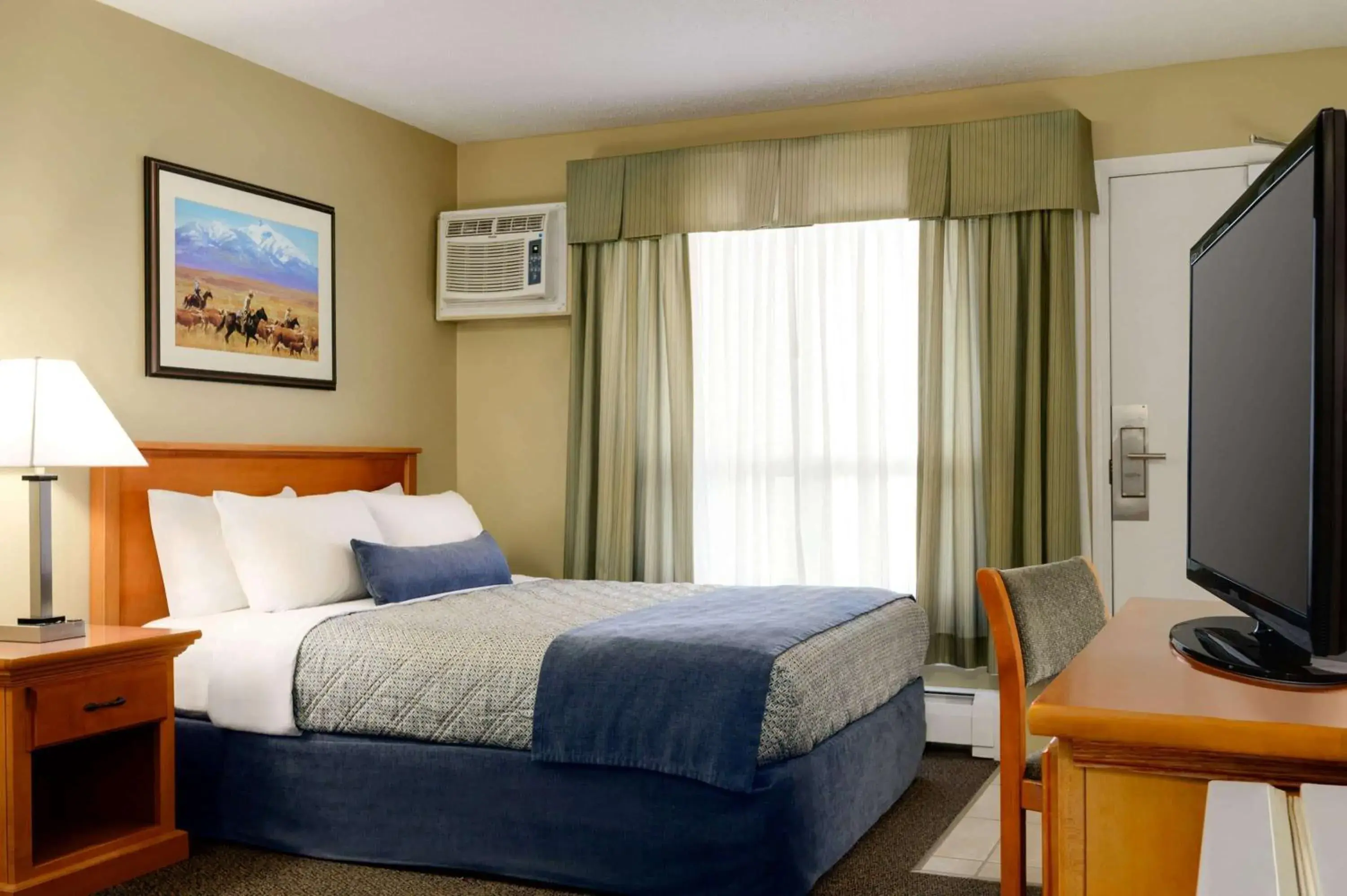 Photo of the whole room, Bed in Travelodge by Wyndham Edson Photo of the whole room, Bed in Travelodge by Wyndham Edson