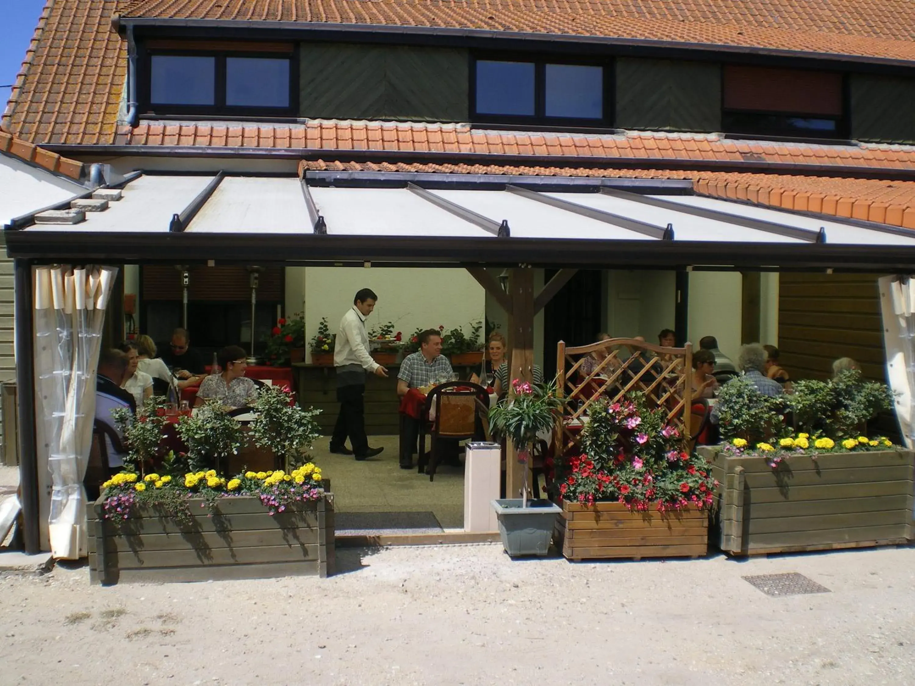 Staff in Logis Auberge De La Dune - Hôtel & Restaurant Staff in Logis Auberge De La Dune - Hôtel & Restaurant