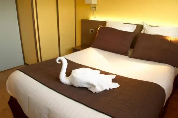 Bed in Logis Auberge De La Dune - Hôtel & Restaurant Bed in Logis Auberge De La Dune - Hôtel & Restaurant