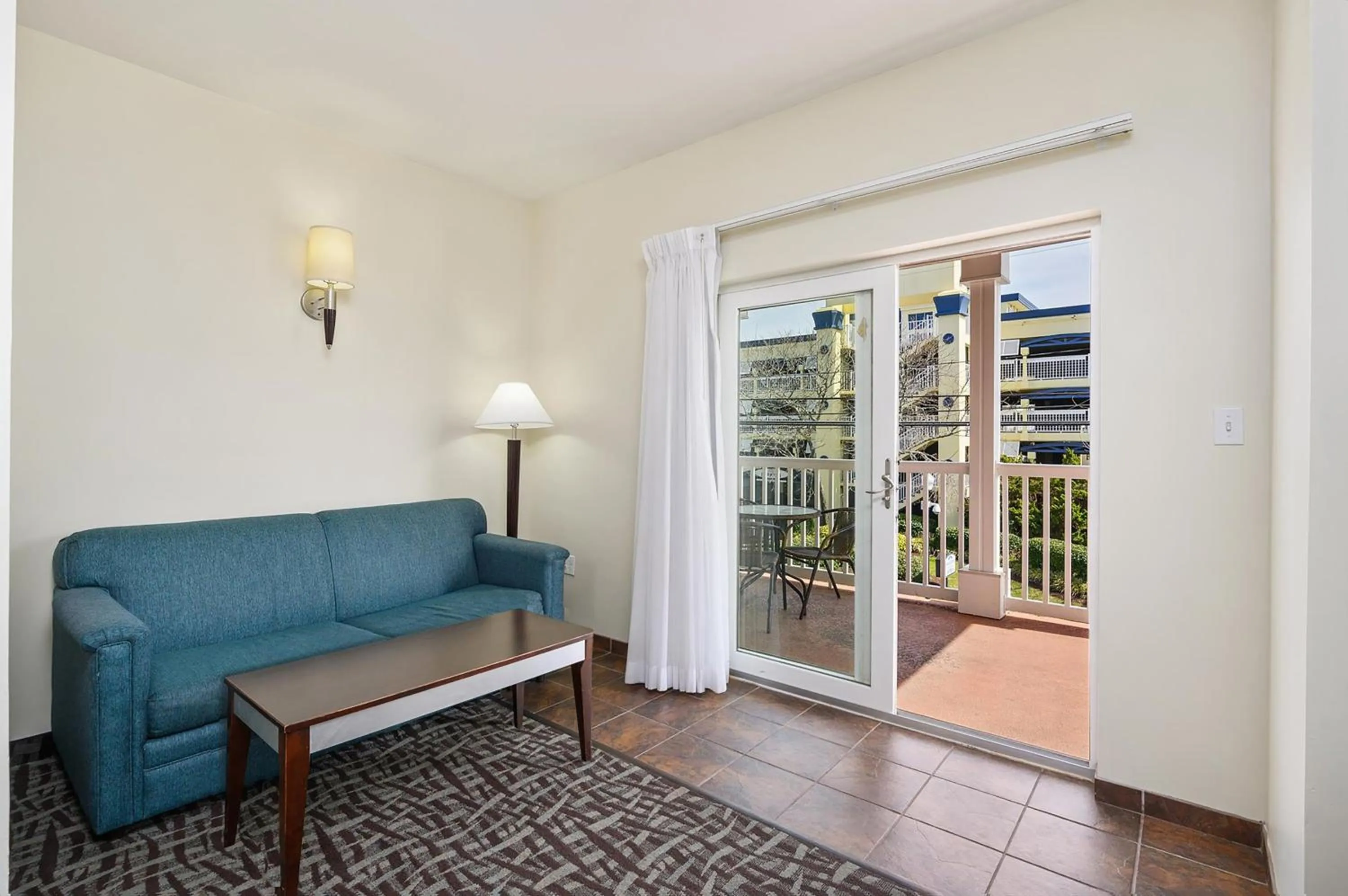 Living room in Monte Carlo Condos Ocean City