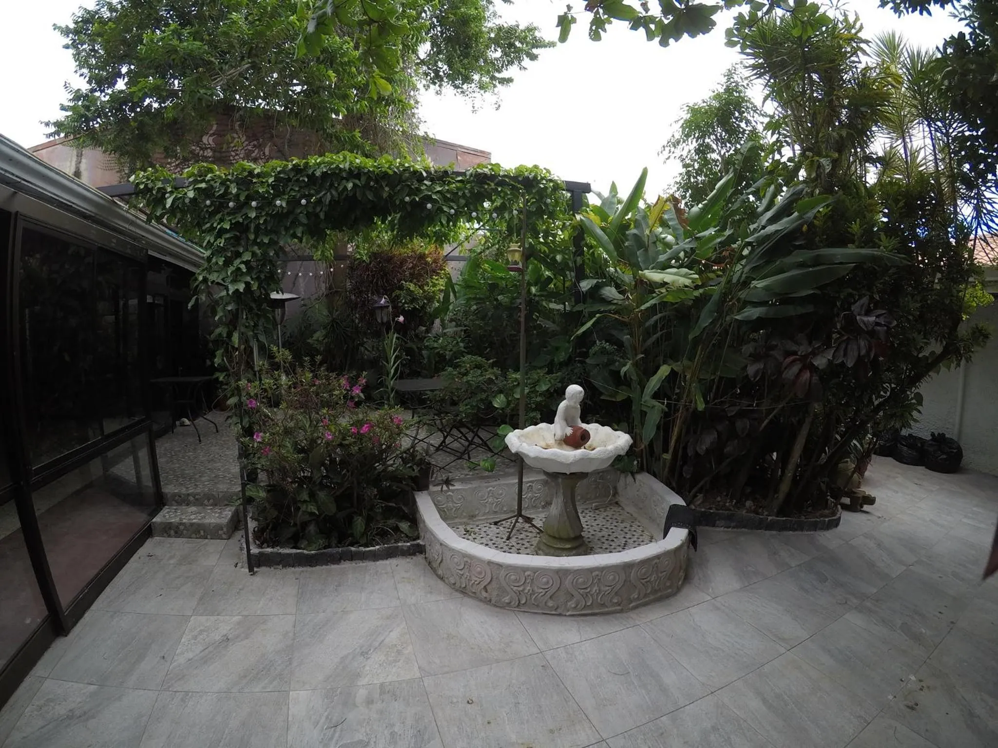 Restaurant/places to eat in La Bergerac Boutique Hotel