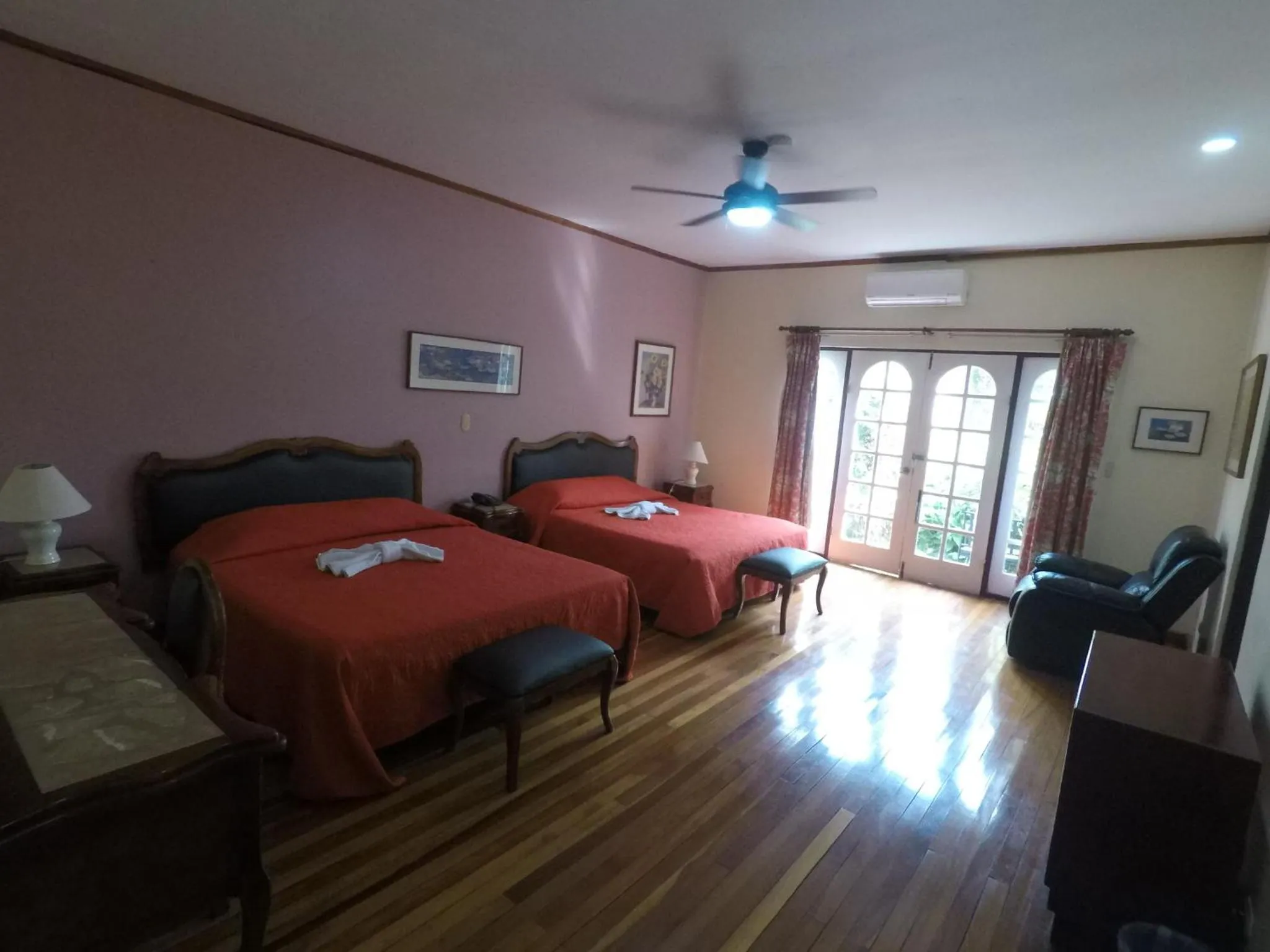 Photo of the whole room, Bed in La Bergerac Boutique Hotel