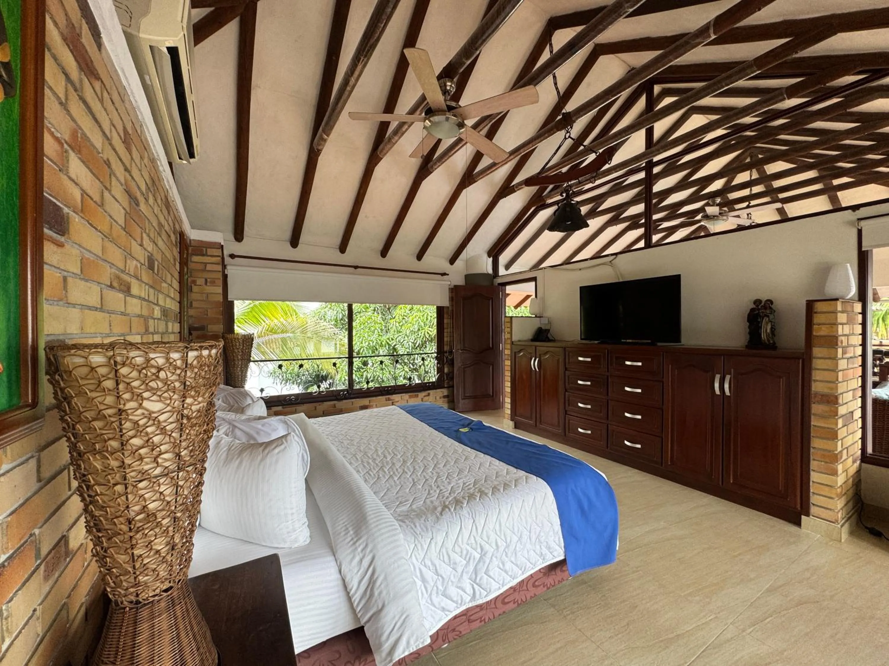 Photo of the whole room, Bed in Hotel Boutique Villas de San Sebastián