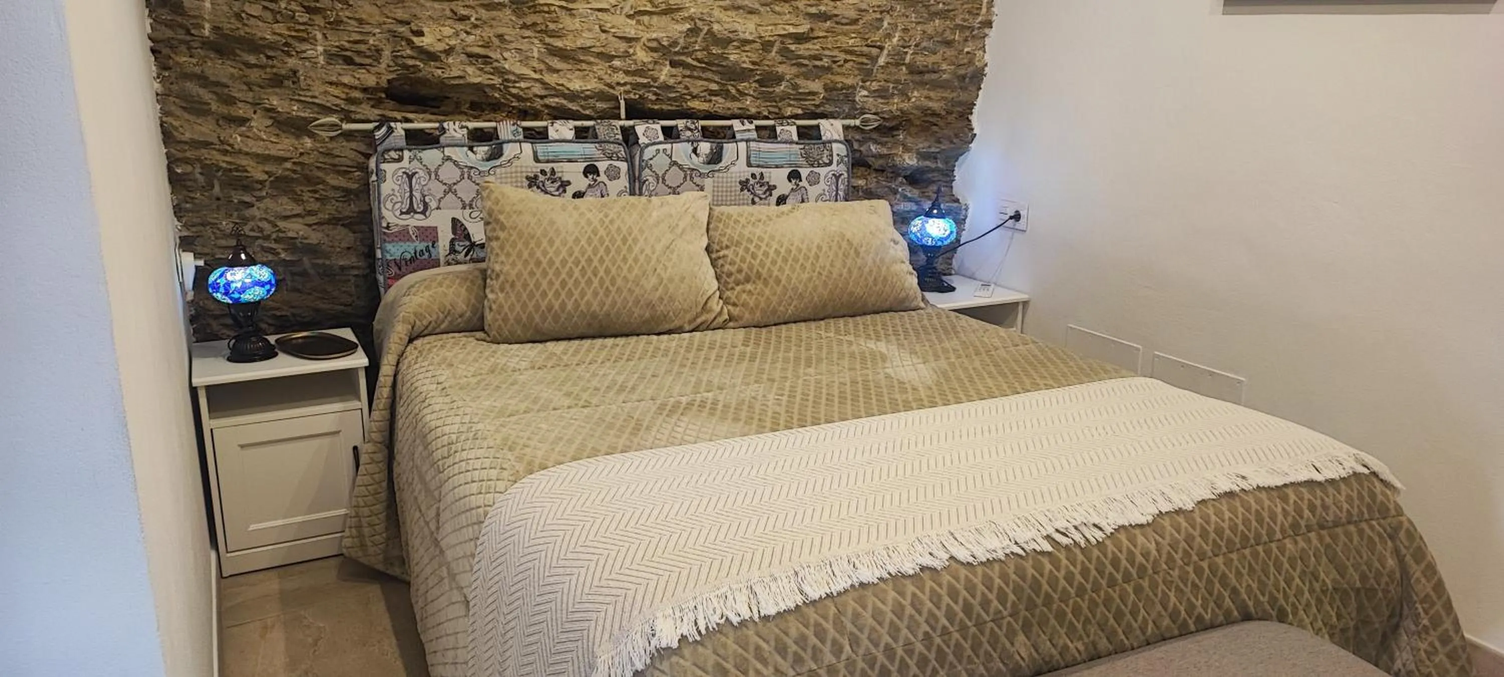 Two-Bedroom House in Casa Cueva El Arrabal