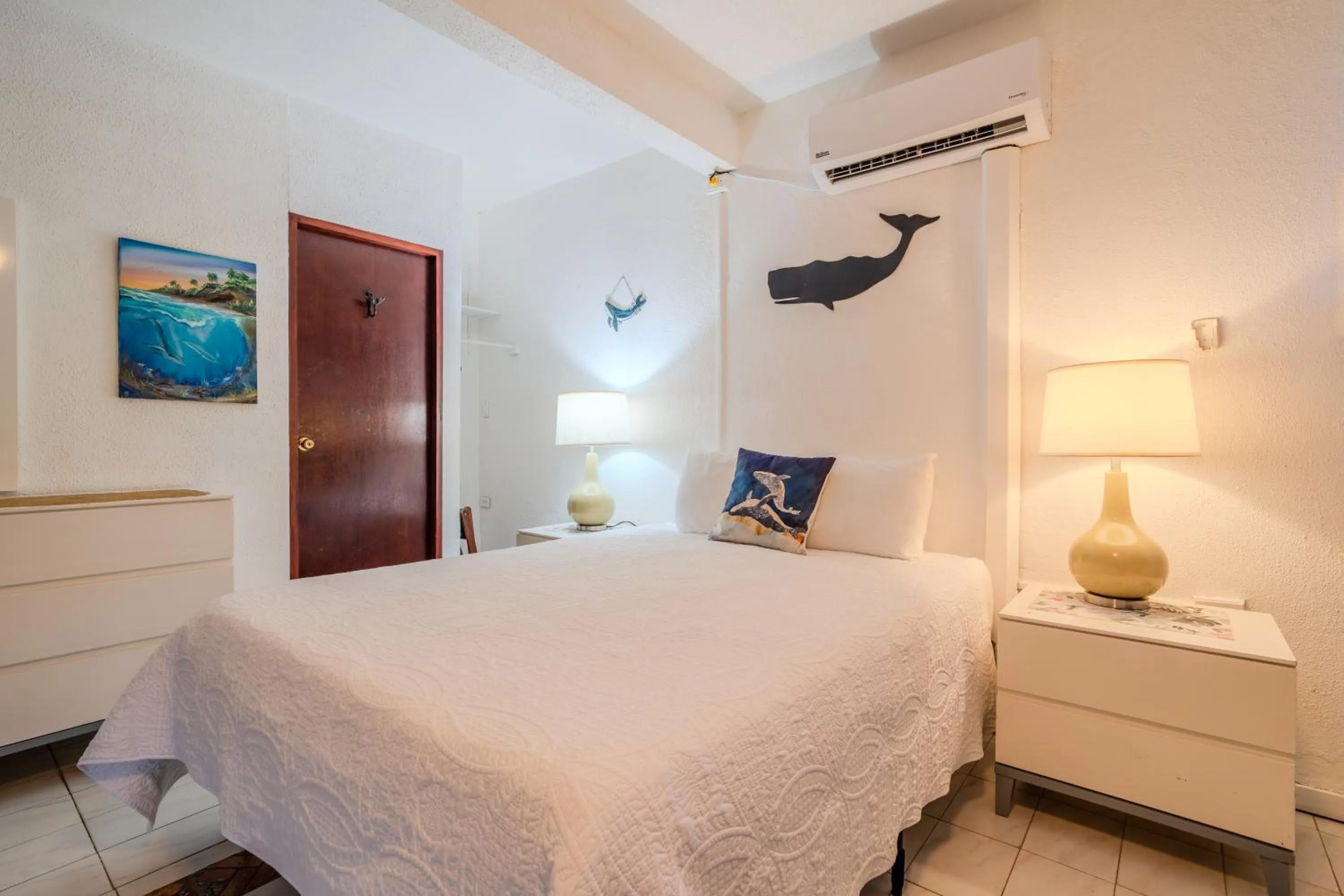 Bed in Coconut Palms Inn