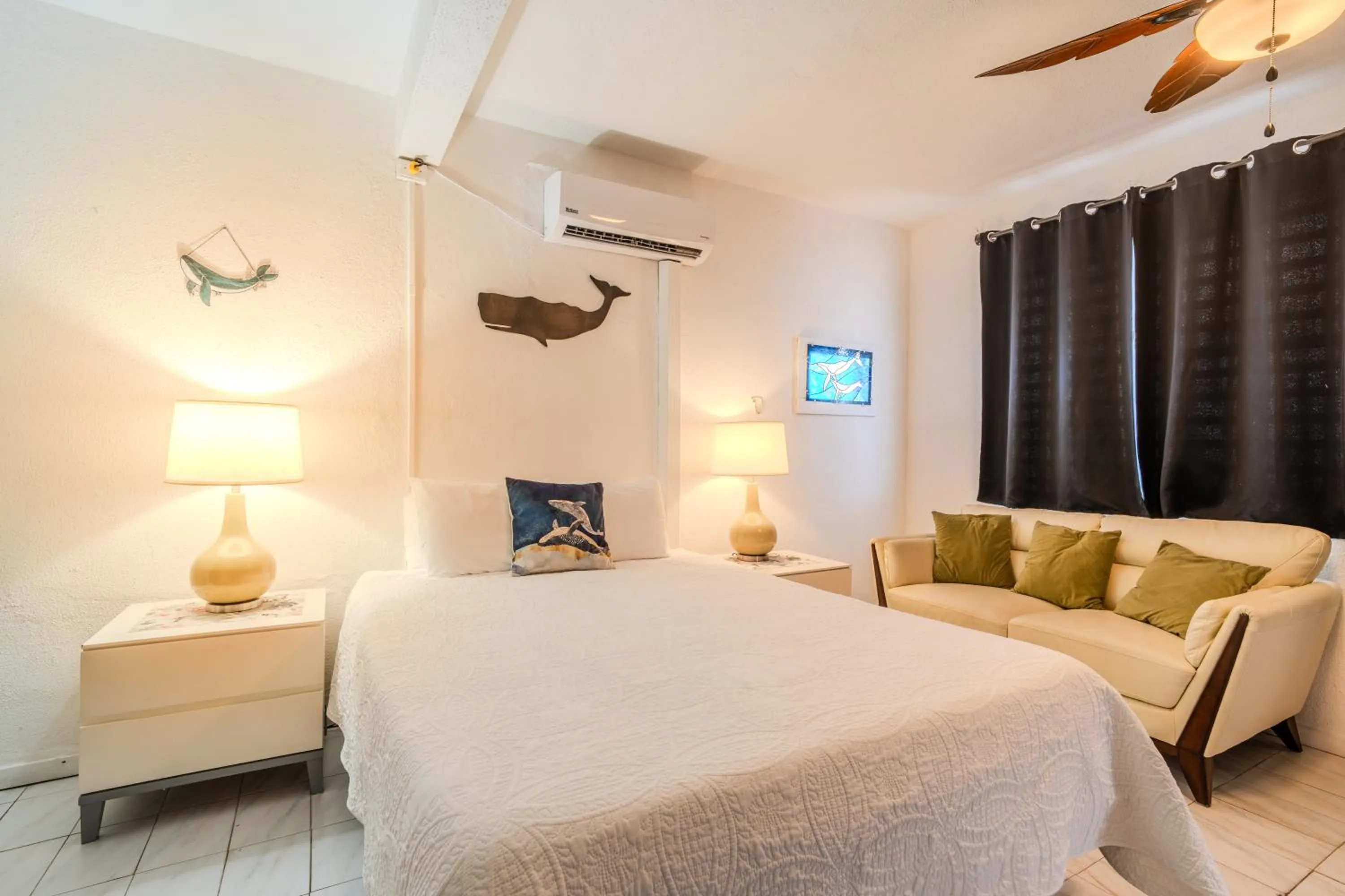 Bed in Coconut Palms Inn