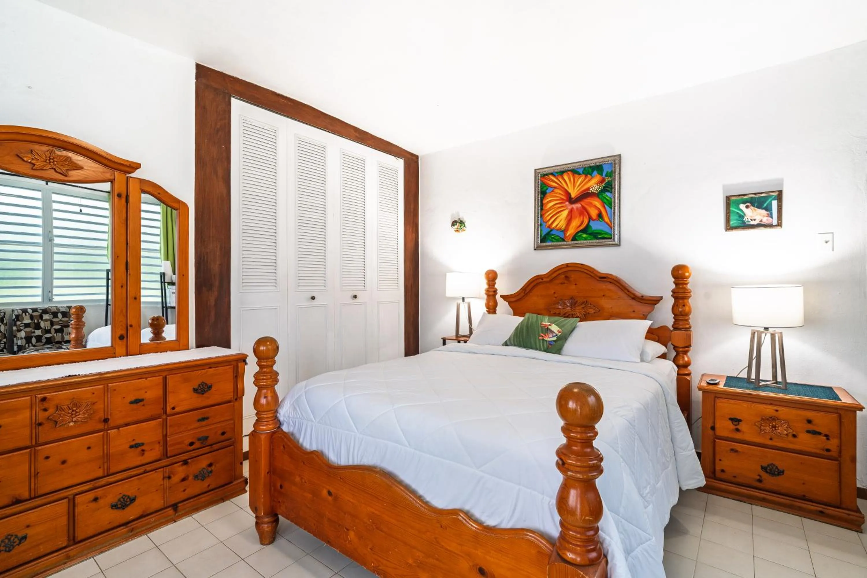 Bed in Coconut Palms Inn