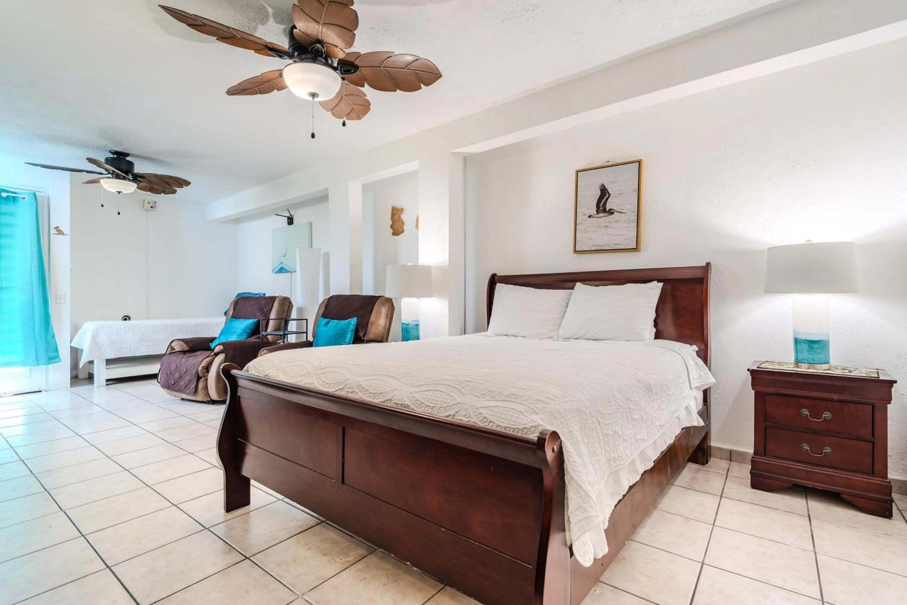 Bed in Coconut Palms Inn