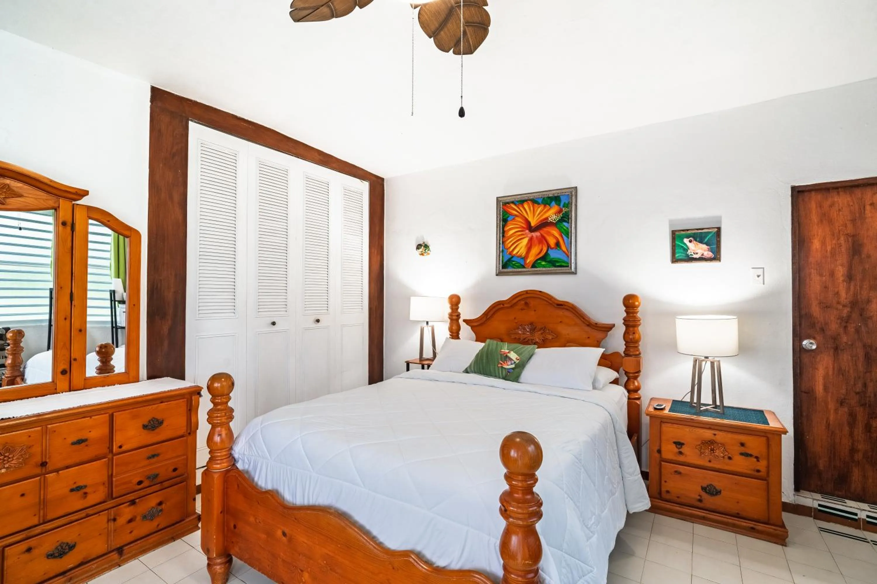 Bed in Coconut Palms Inn