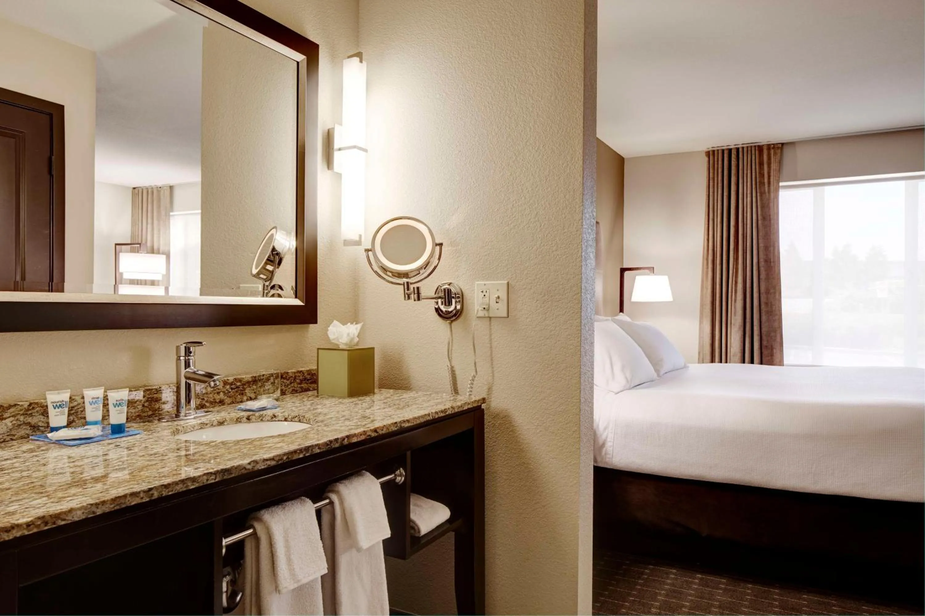 Bathroom, Bed in Hyatt House Philadelphia-King of Prussia