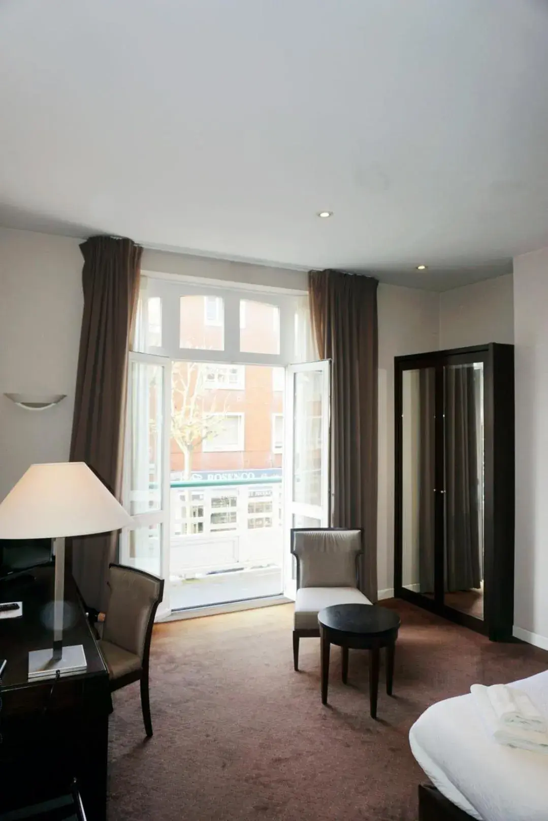 Small Double Room - single occupancy in Hôtel Restaurant l'Hirondelle Small Double Room - single occupancy in Hôtel Restaurant l'Hirondelle