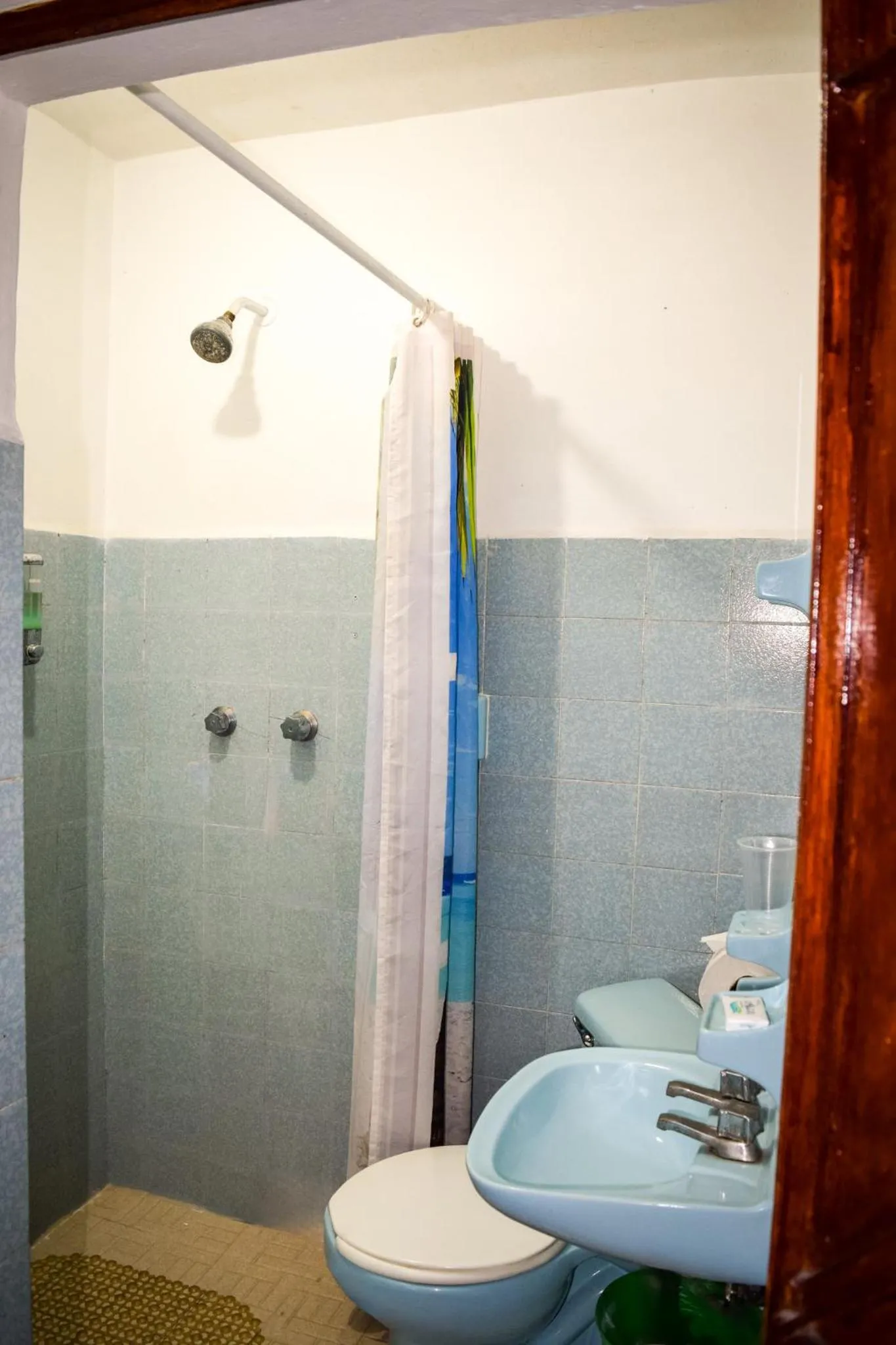 Shower in Hotel Posada Santa Anita