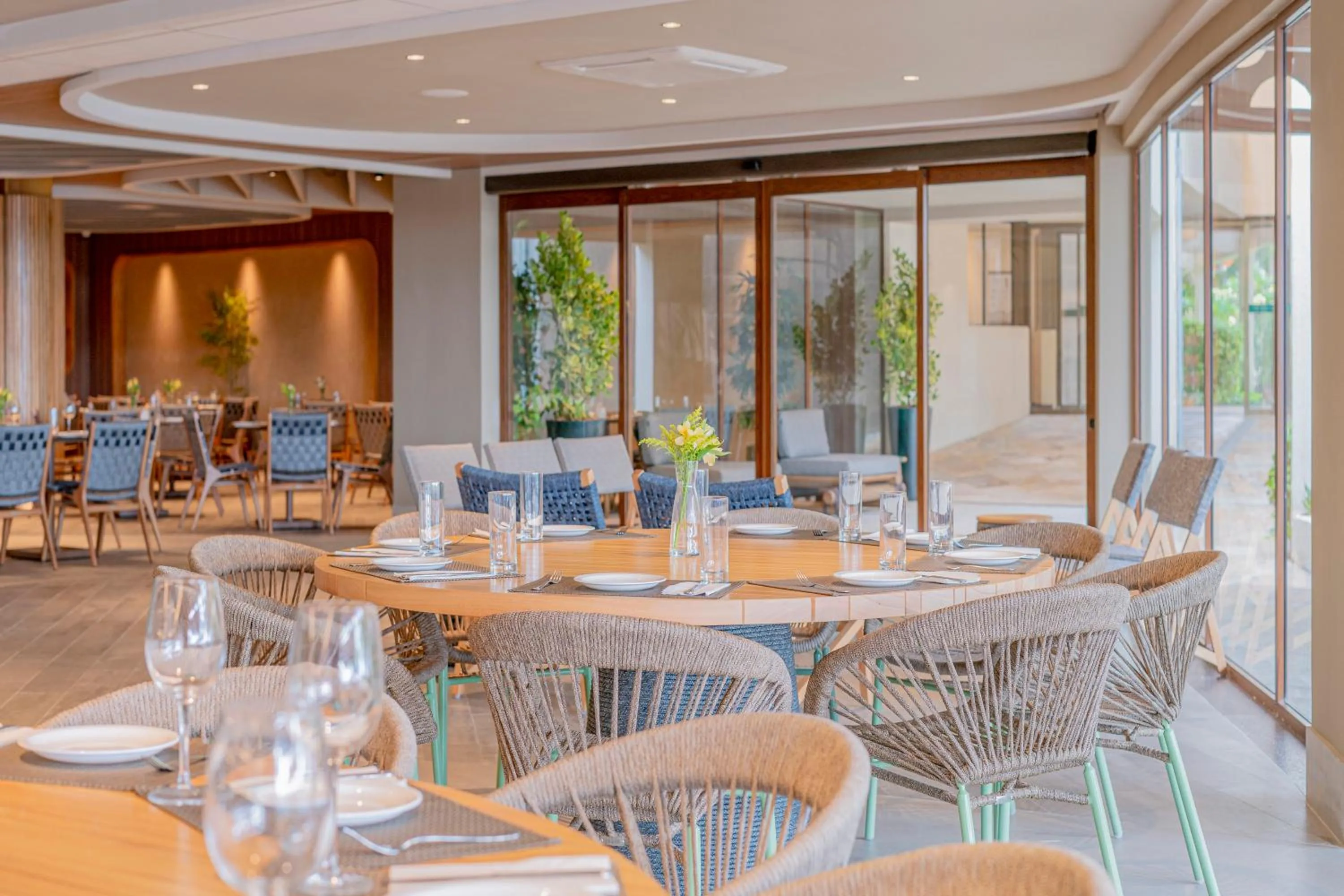 Restaurant/places to eat in Beach Park Resort - Suites