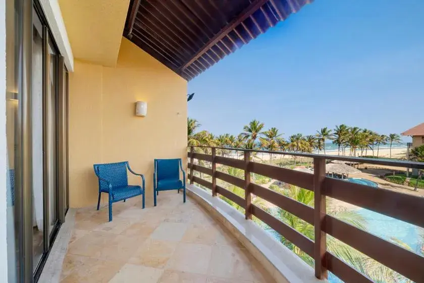 Pool view in Beach Park Resort - Suites Pool view in Beach Park Resort - Suites