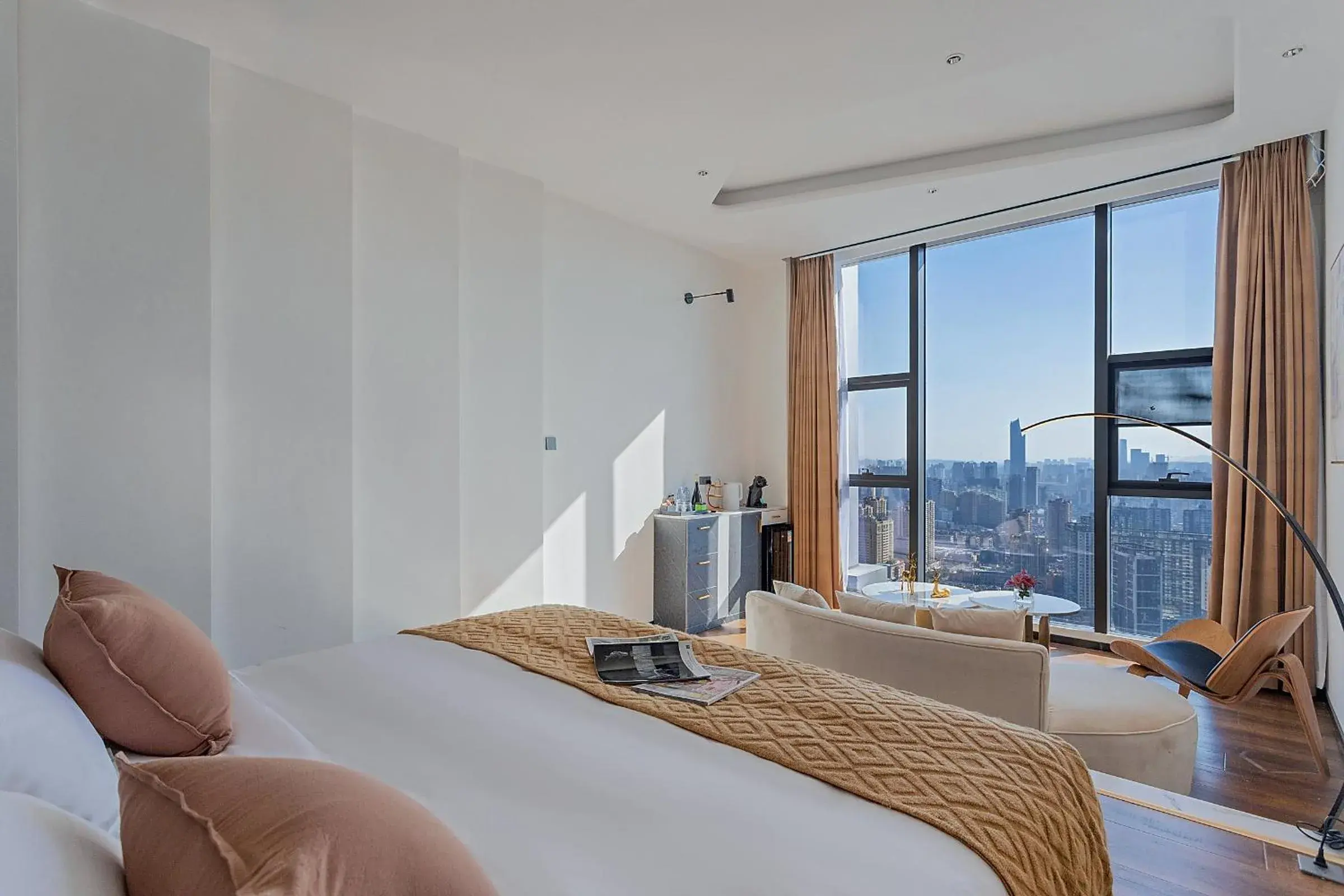 Superior King Room - single occupancy in Kunming Hotel High Sky View Apartment Superior King Room - single occupancy in Kunming Hotel High Sky View Apartment