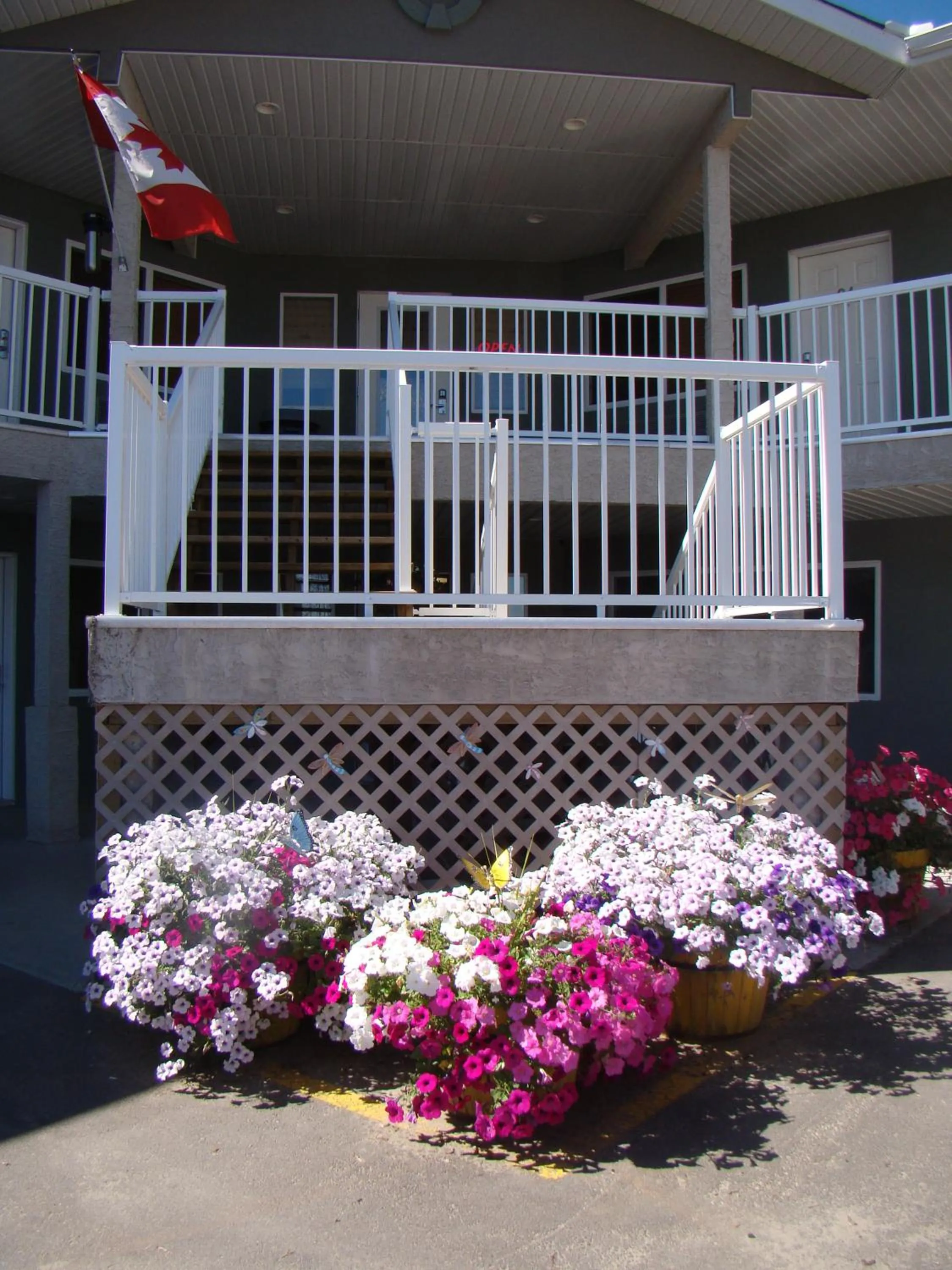 Facade/entrance in Shoreside Inn & Suites