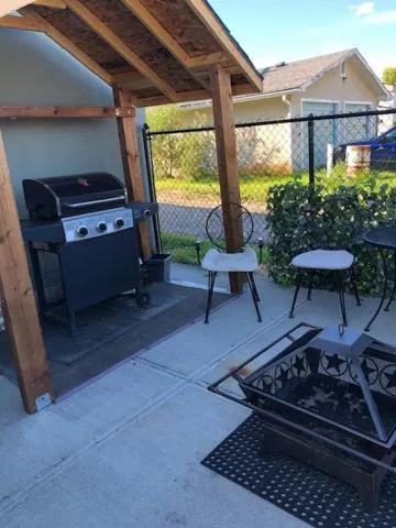 Property building in Shoreside Inn & Suites