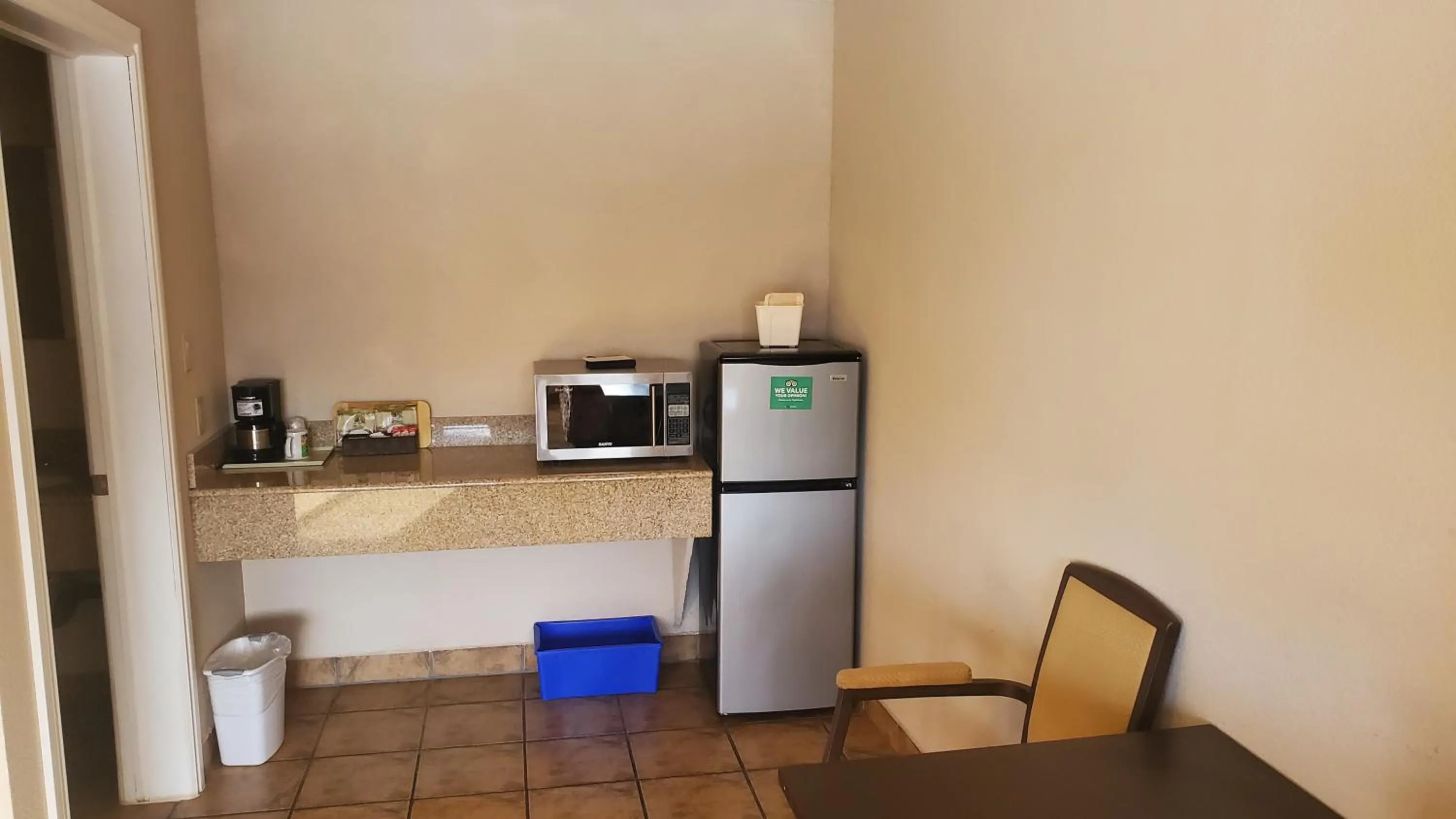 Shoreside Inn & Suites