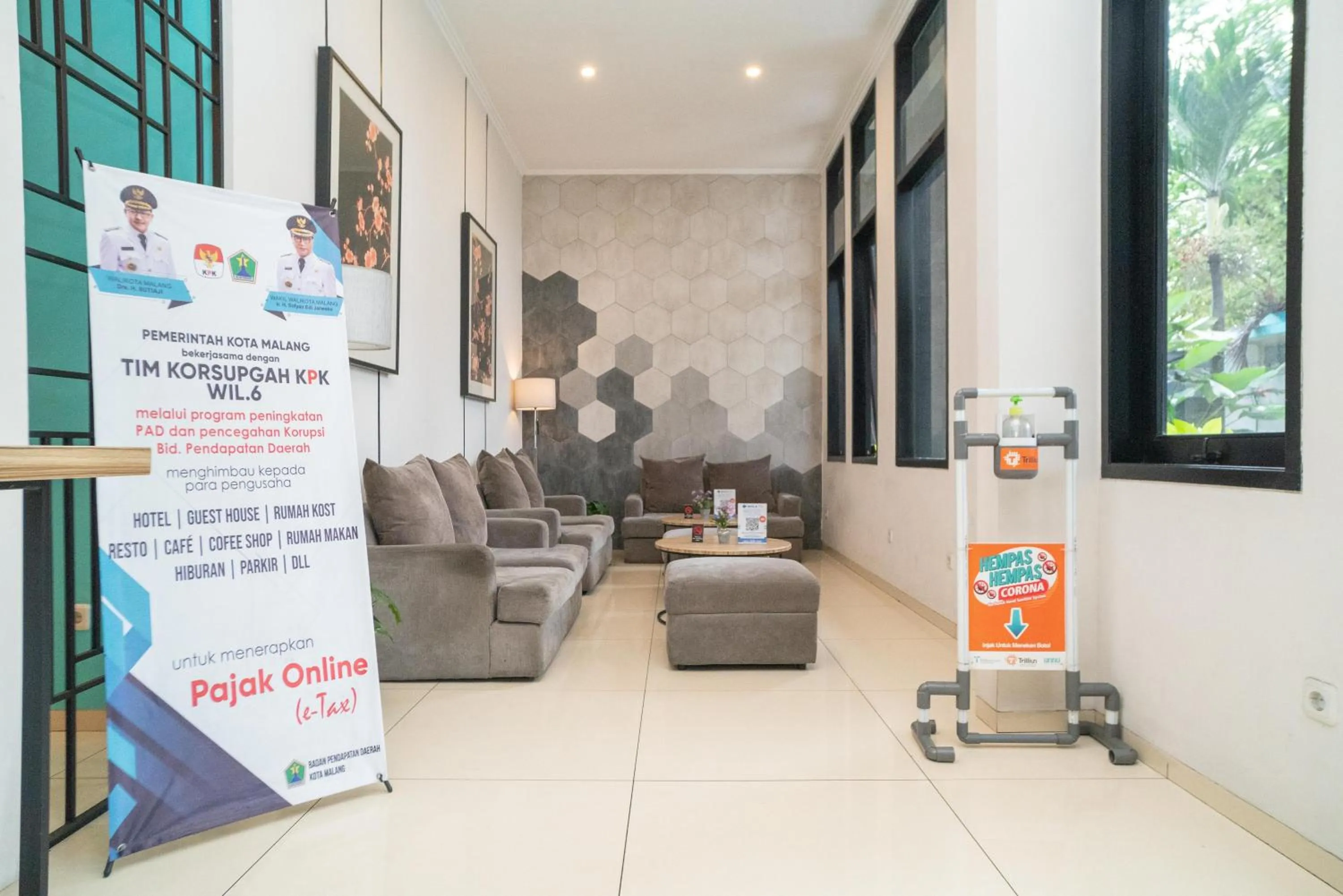 Lobby or reception in Sans Hotel FiFFa Premiere Malang