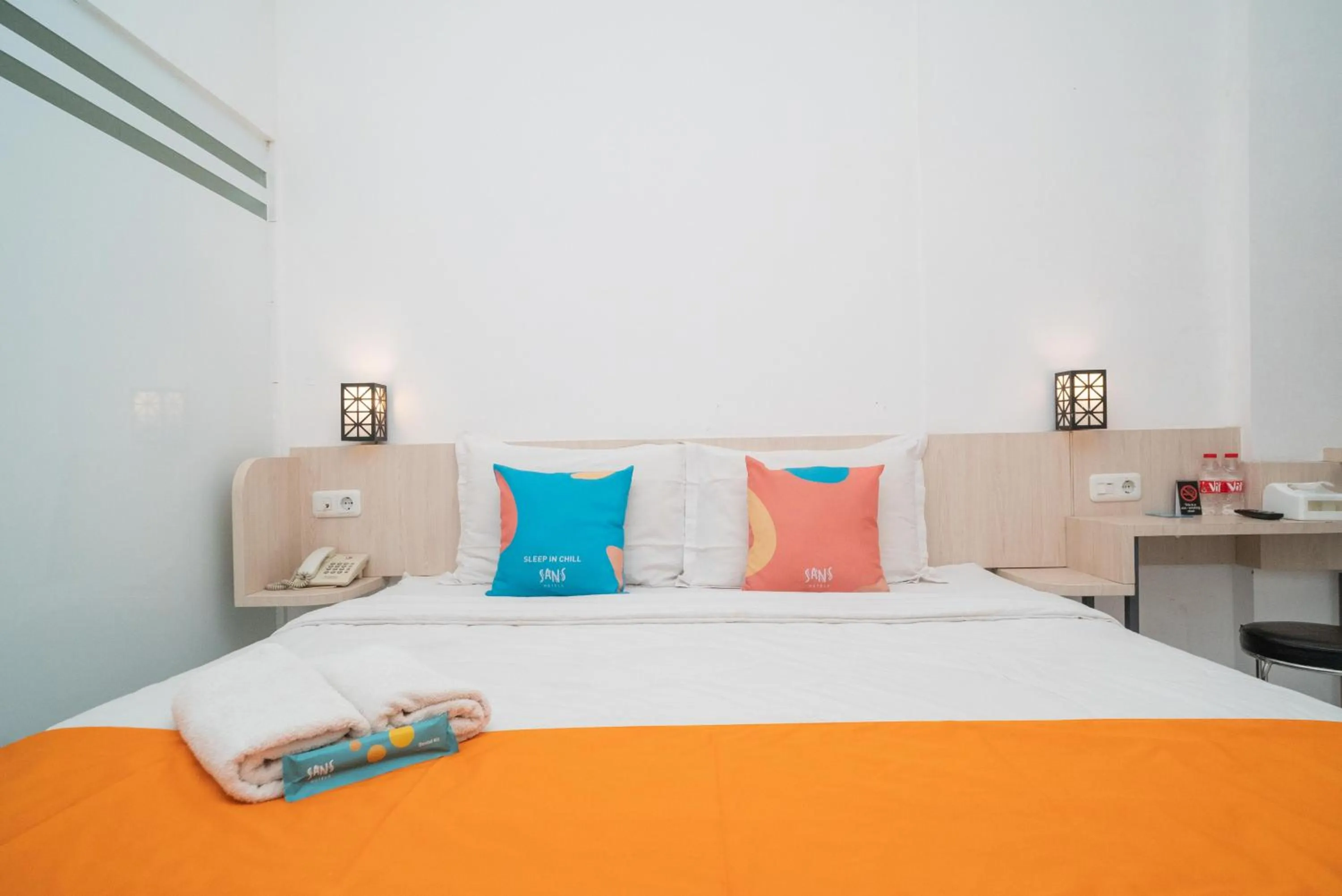 Bedroom, Bed in Sans Hotel FiFFa Premiere Malang