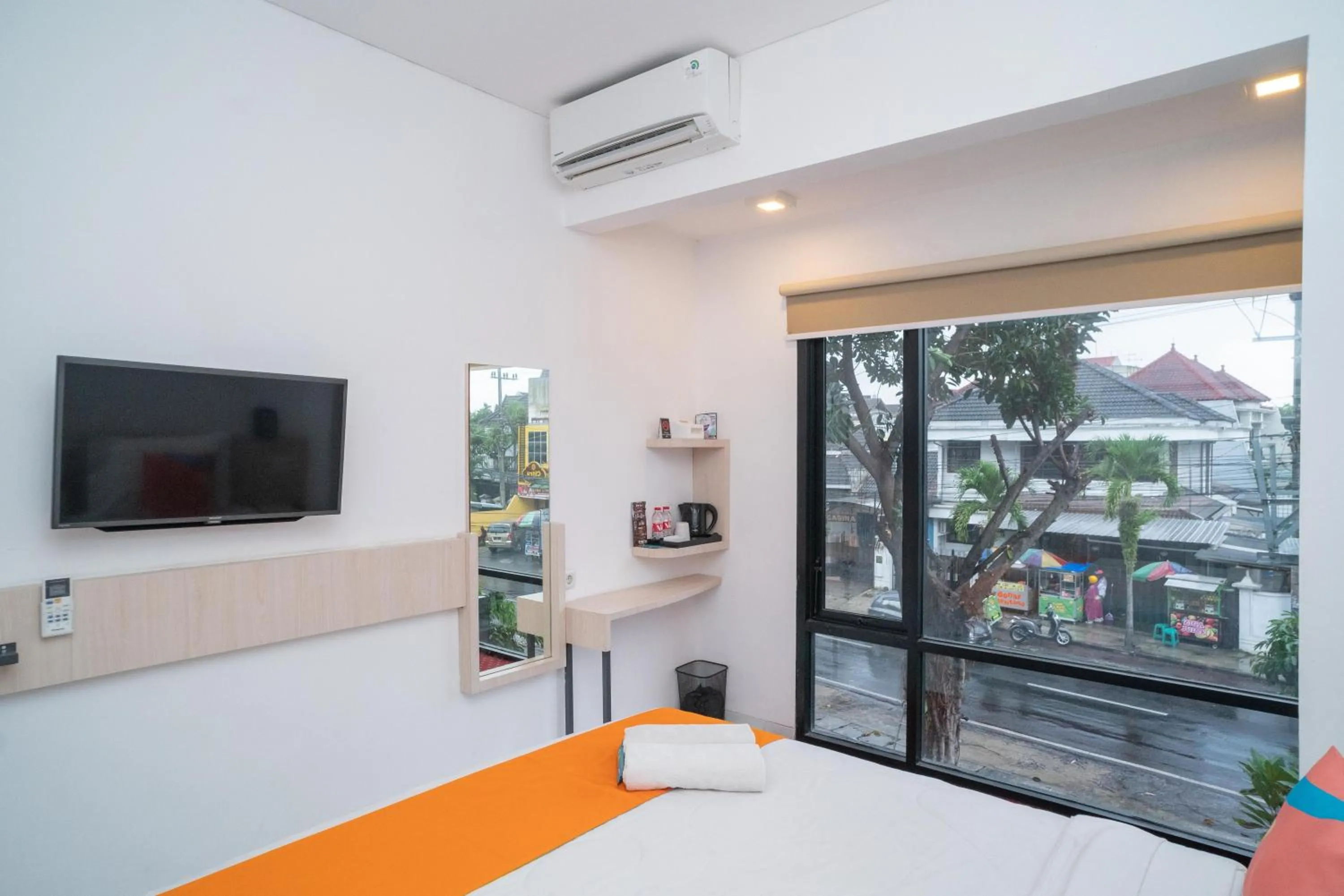 Bedroom, Bed in Sans Hotel FiFFa Premiere Malang