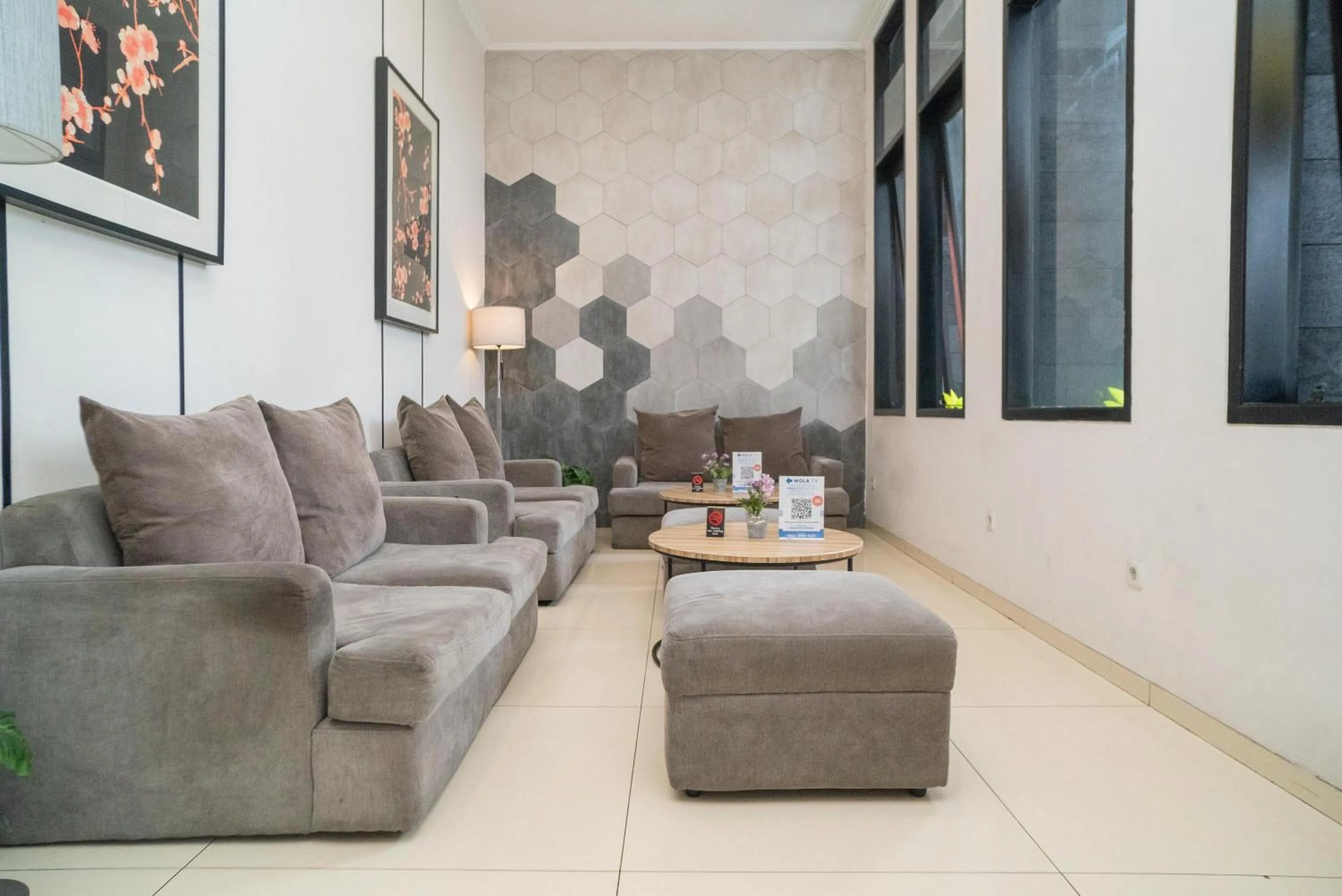 Lobby or reception in Sans Hotel FiFFa Premiere Malang