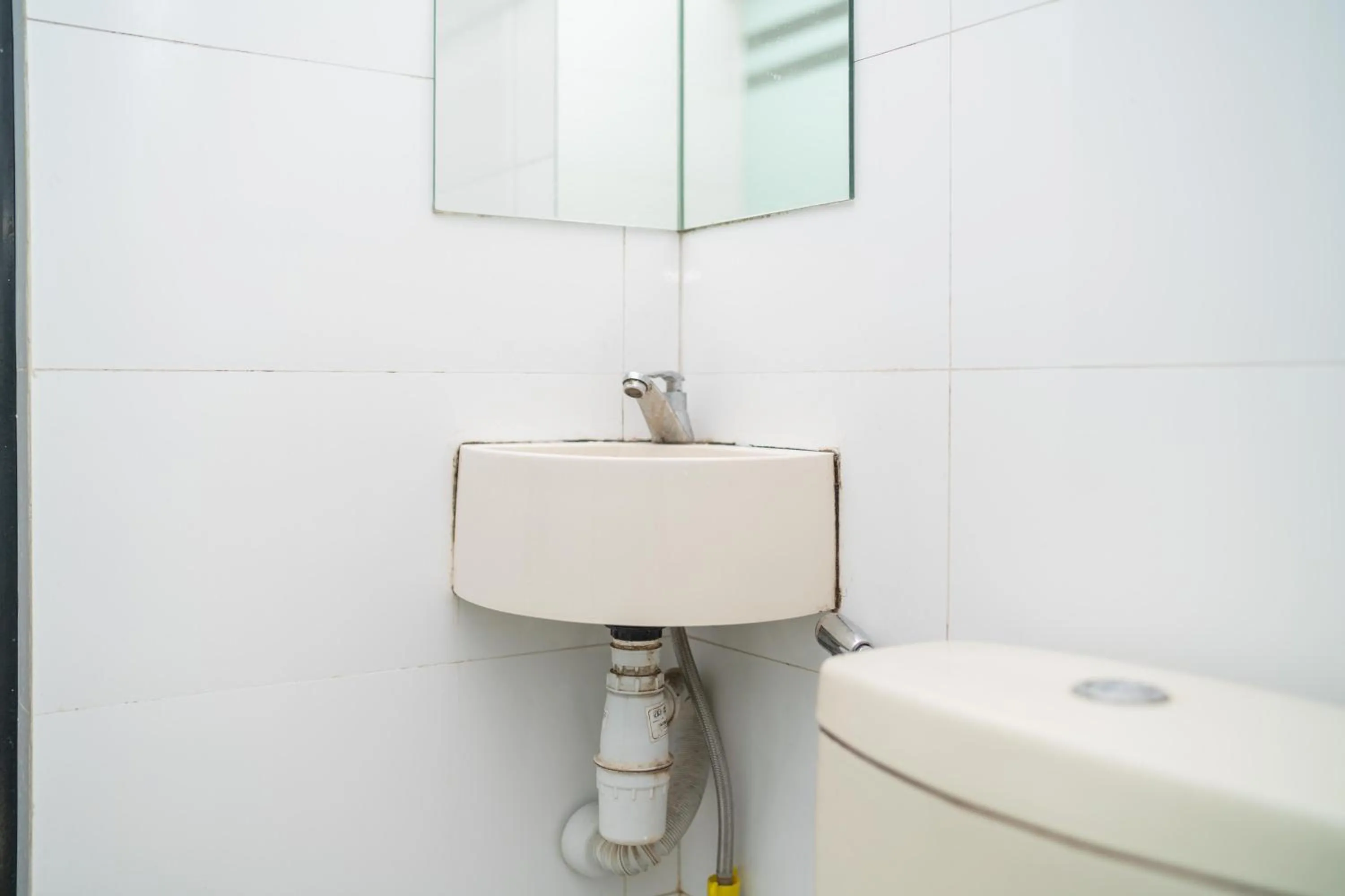 Bathroom in Sans Hotel FiFFa Premiere Malang