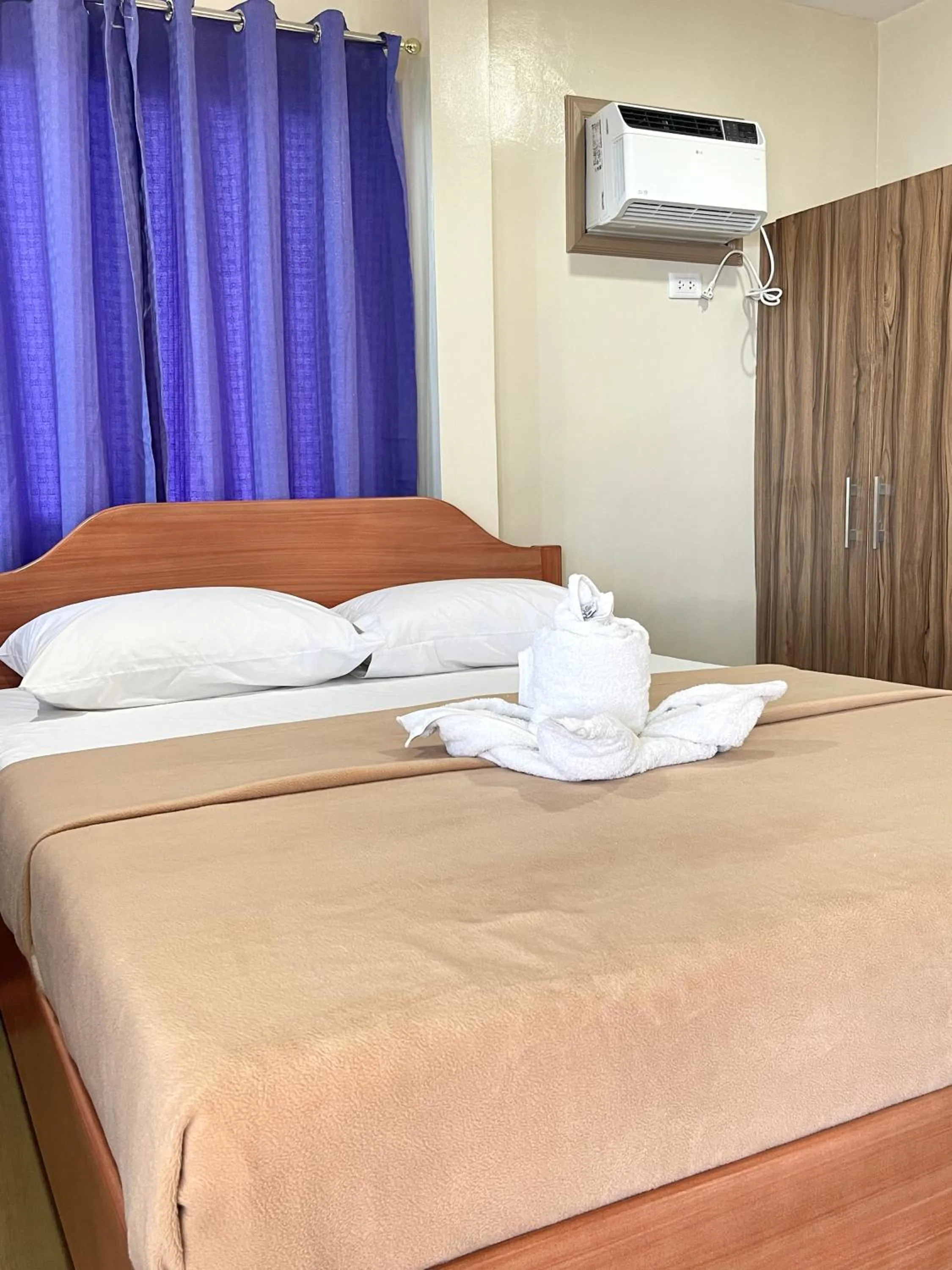 Bed in Marina Village