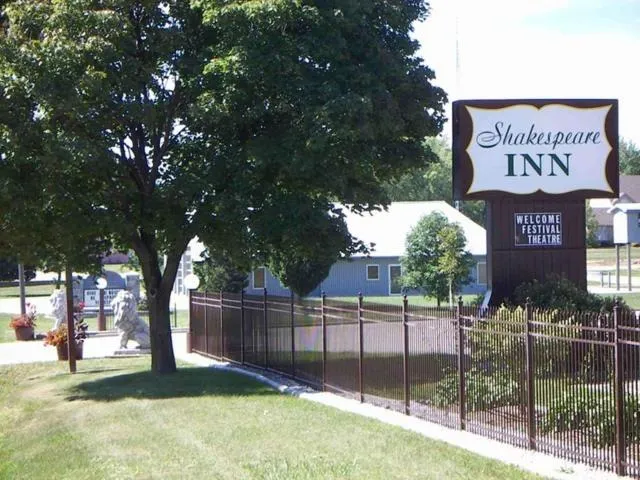 Facade/entrance in Shakespeare Inn