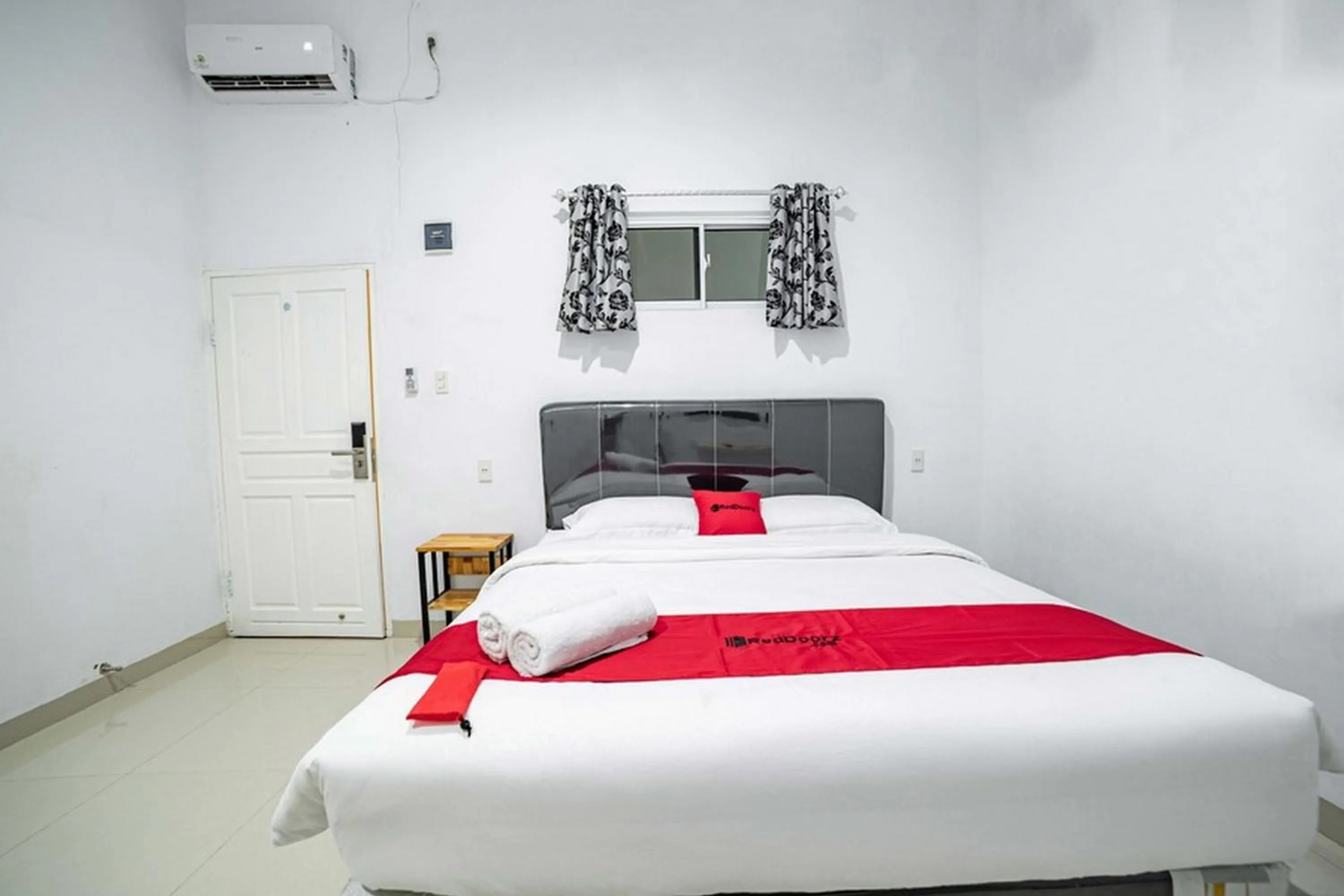 Bed in RedDoorz Plus near Thamrin Plaza Medan